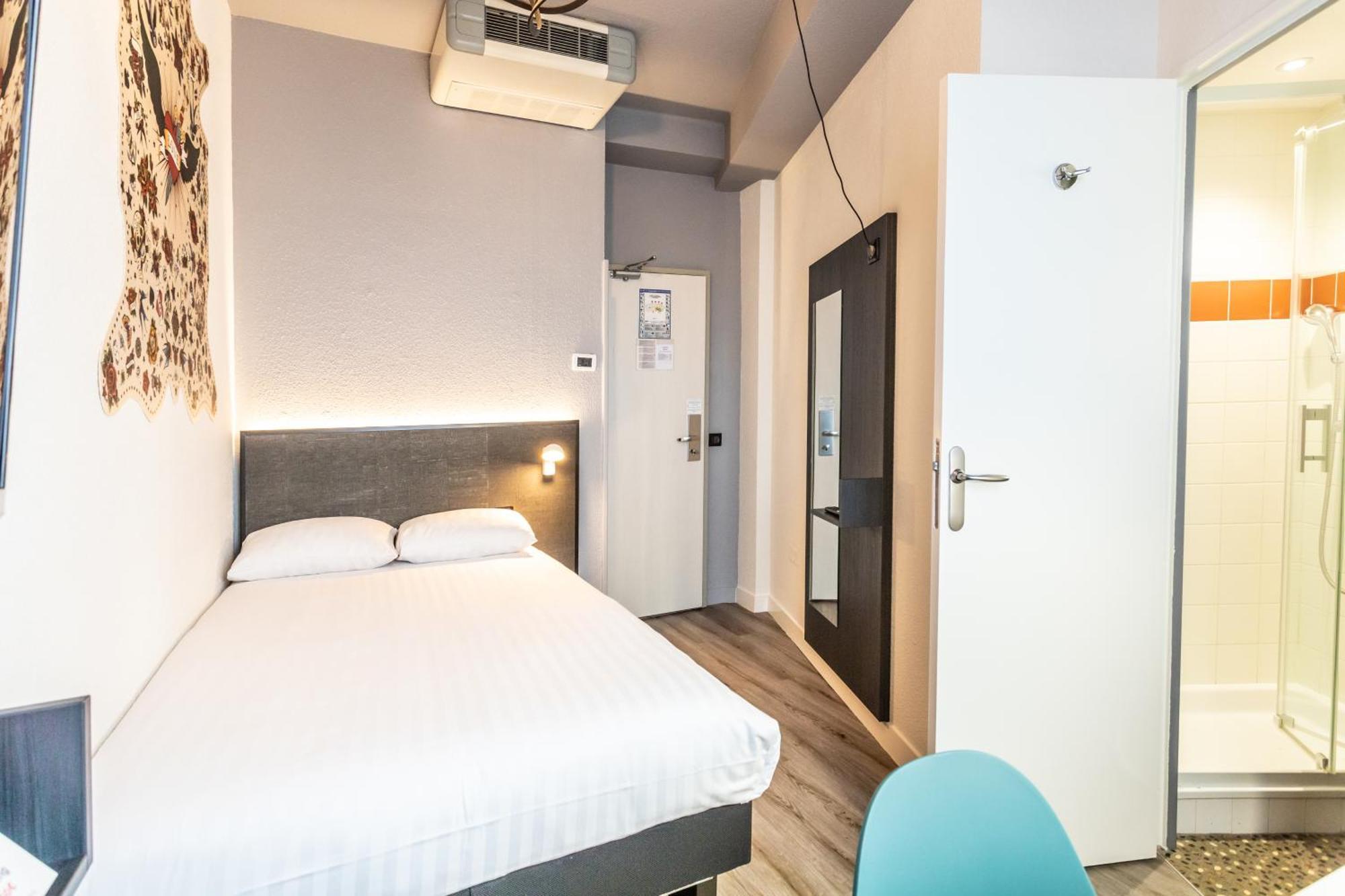 Single Room,744179050:JPEG