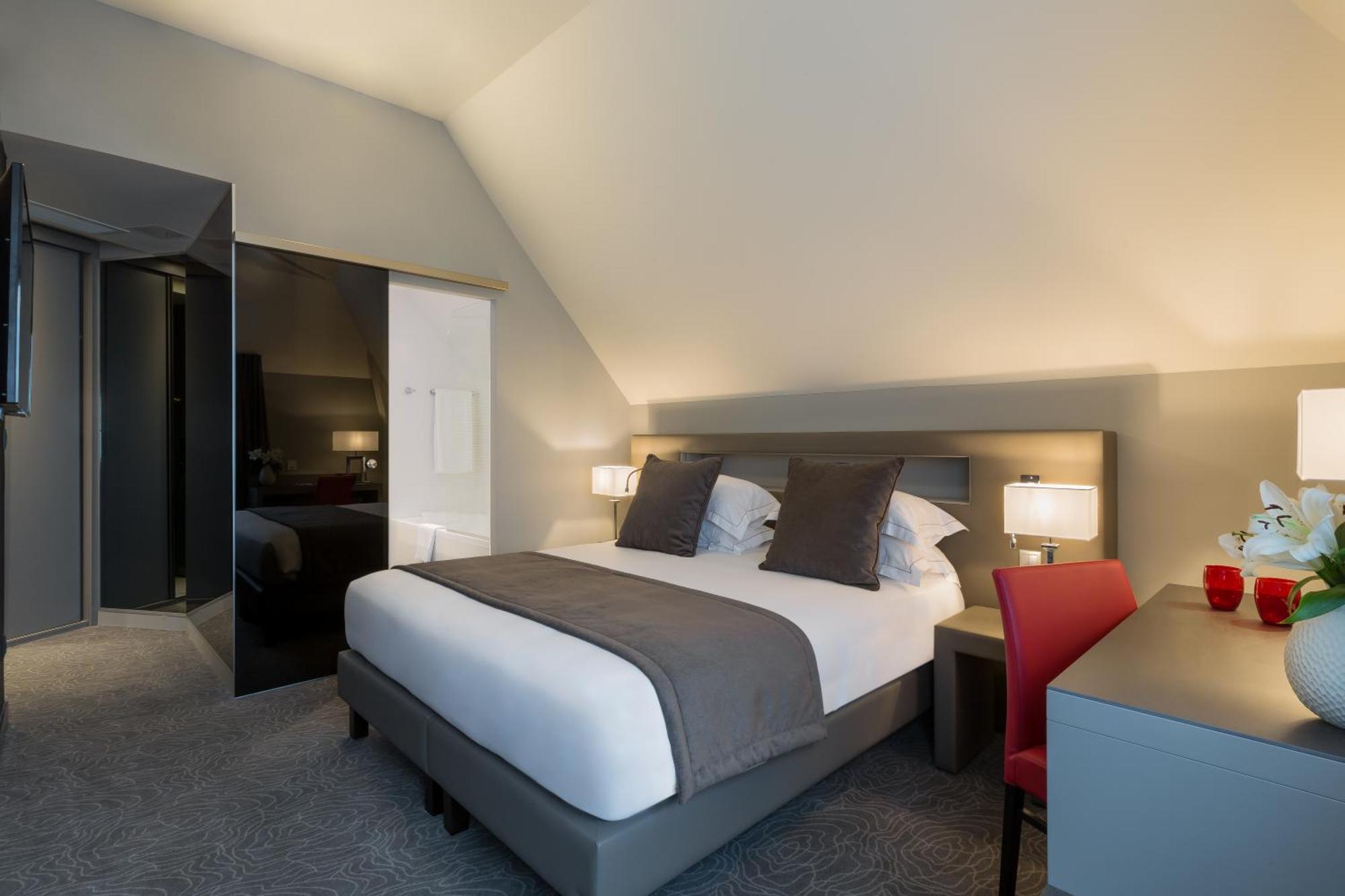 Executive Queen Room