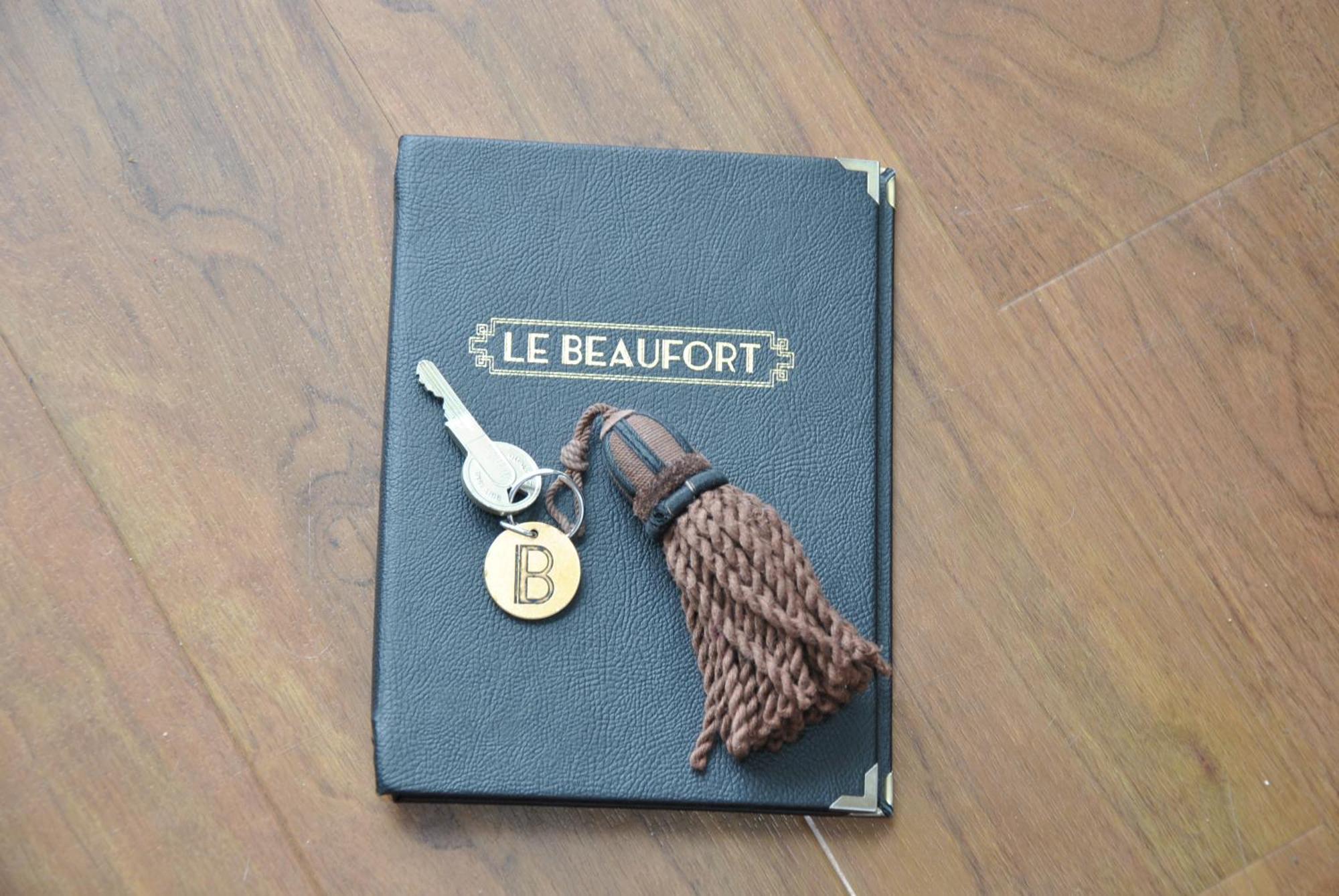 Comfort Family Room with Street view,1215148033:JPEG