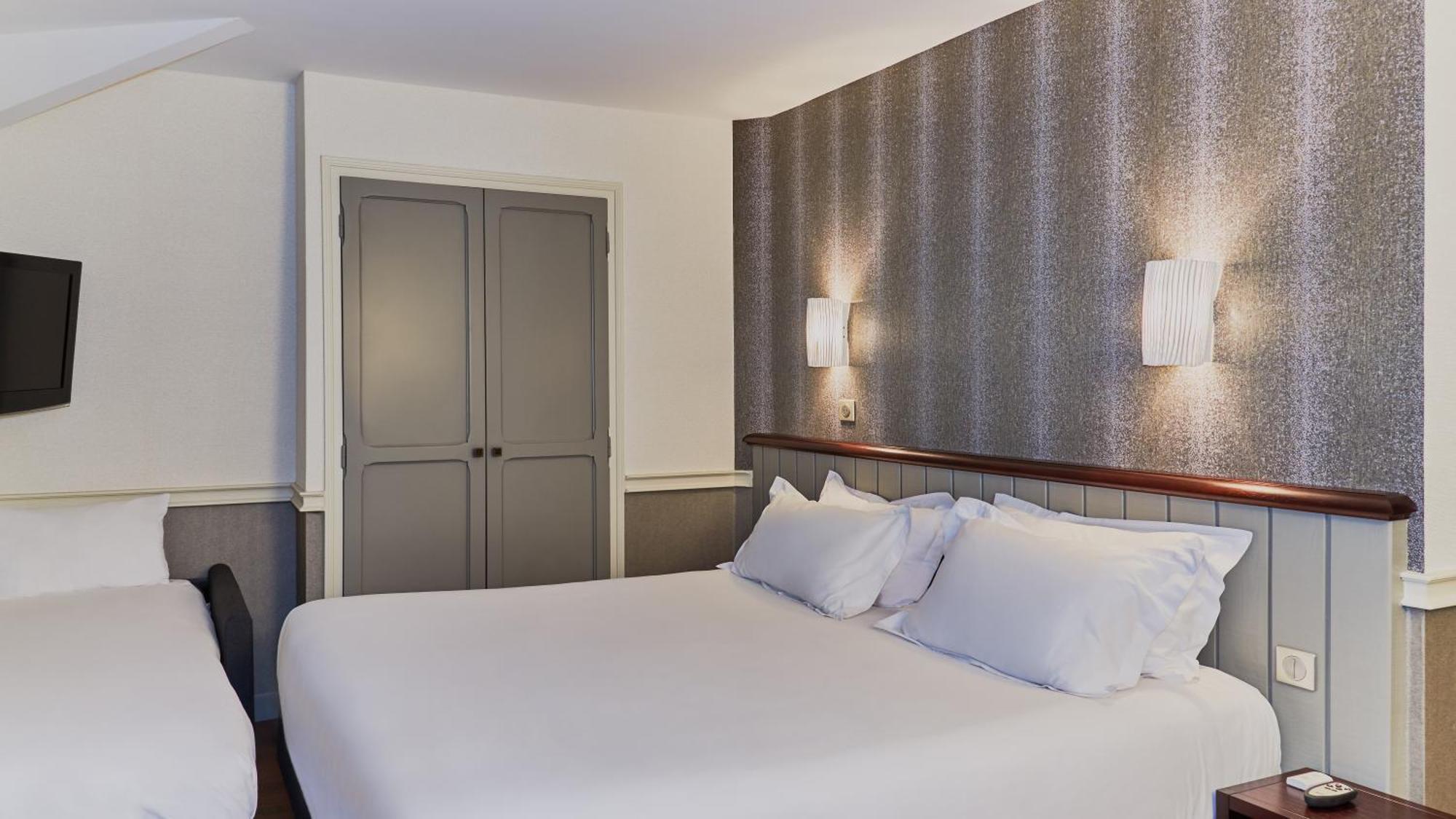 Street View Double or Triple Comfort Room