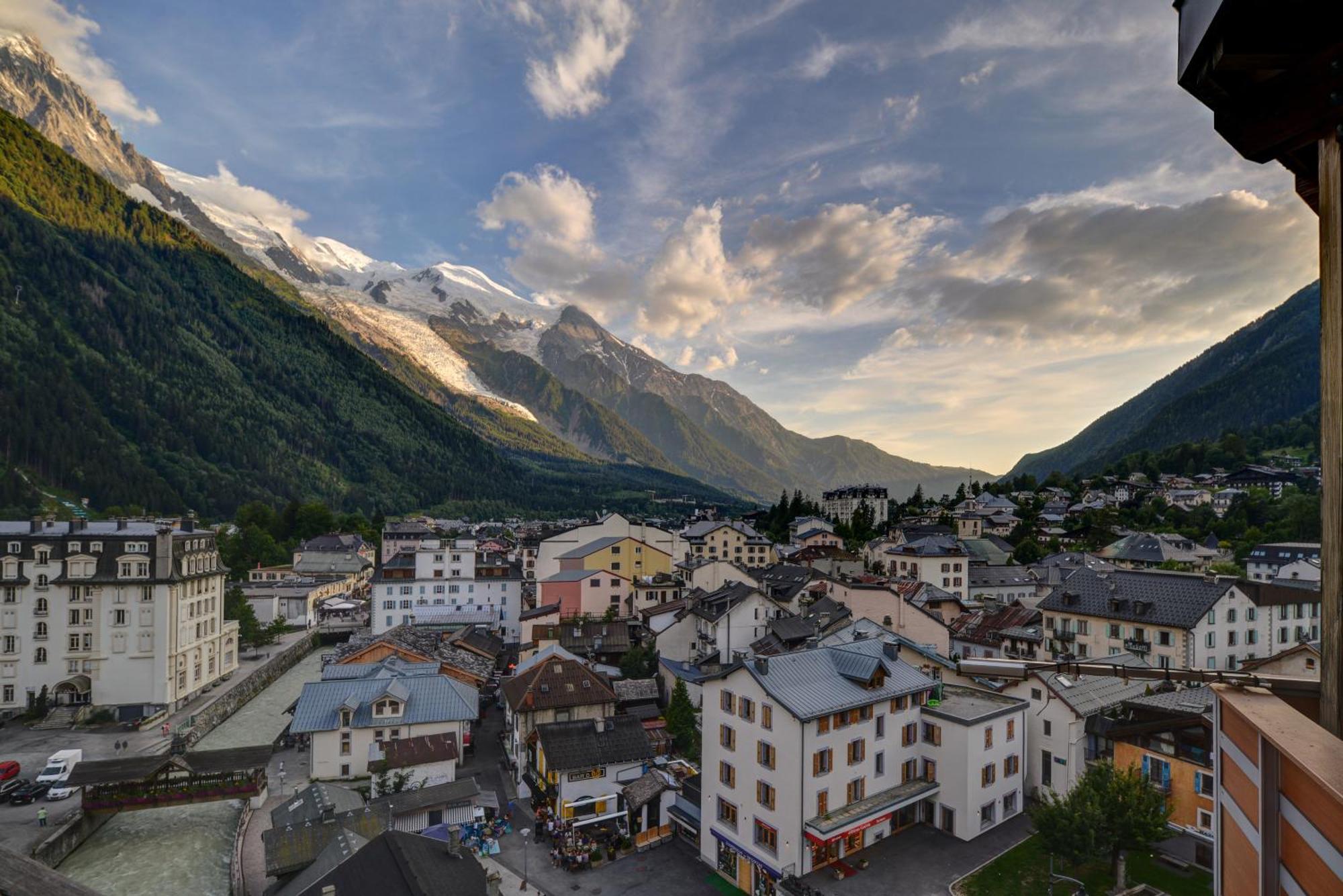 Superior Room Balcony – Mont-Blanc Massif View