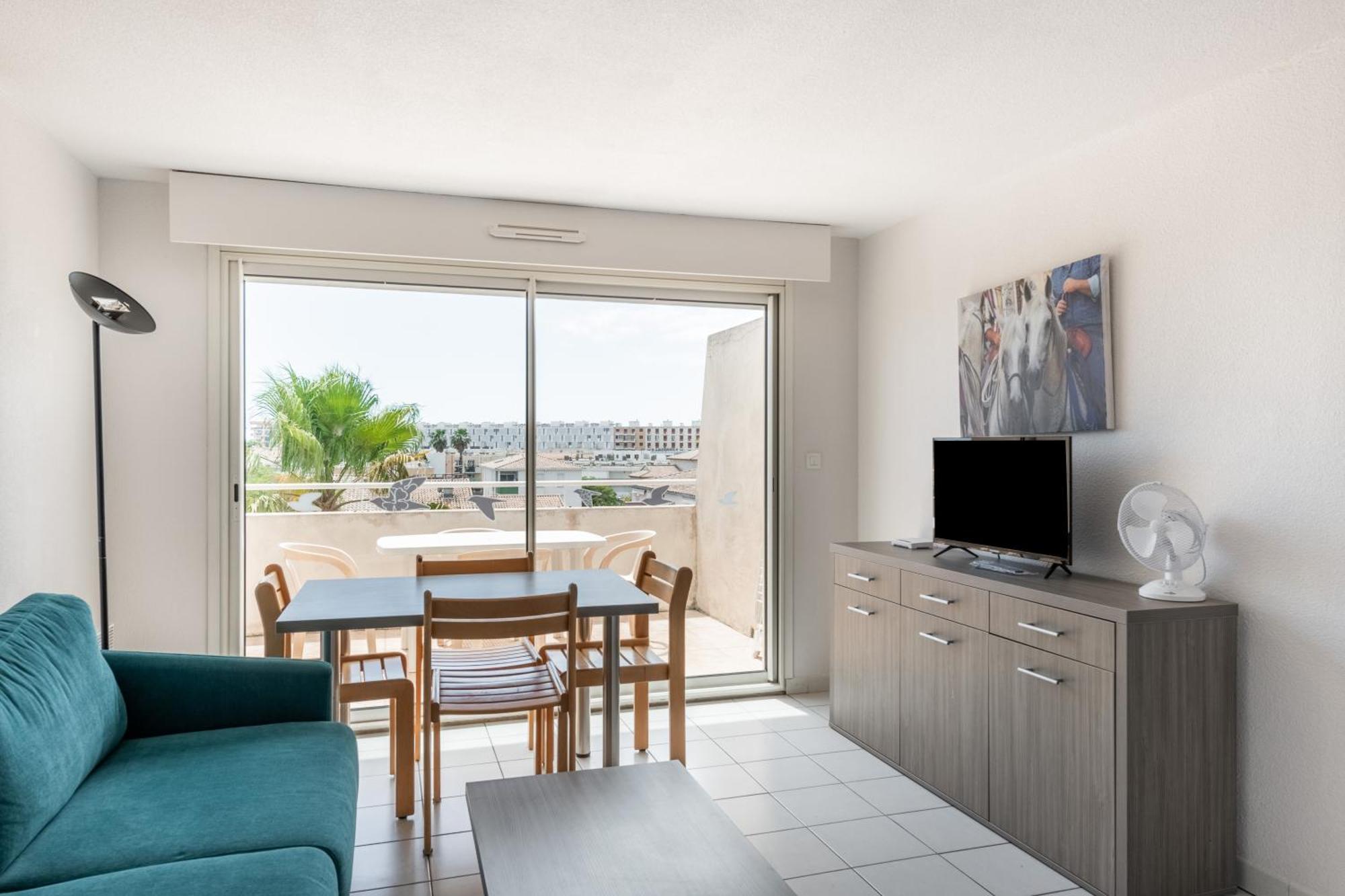 Apartment with Pool View 6 People