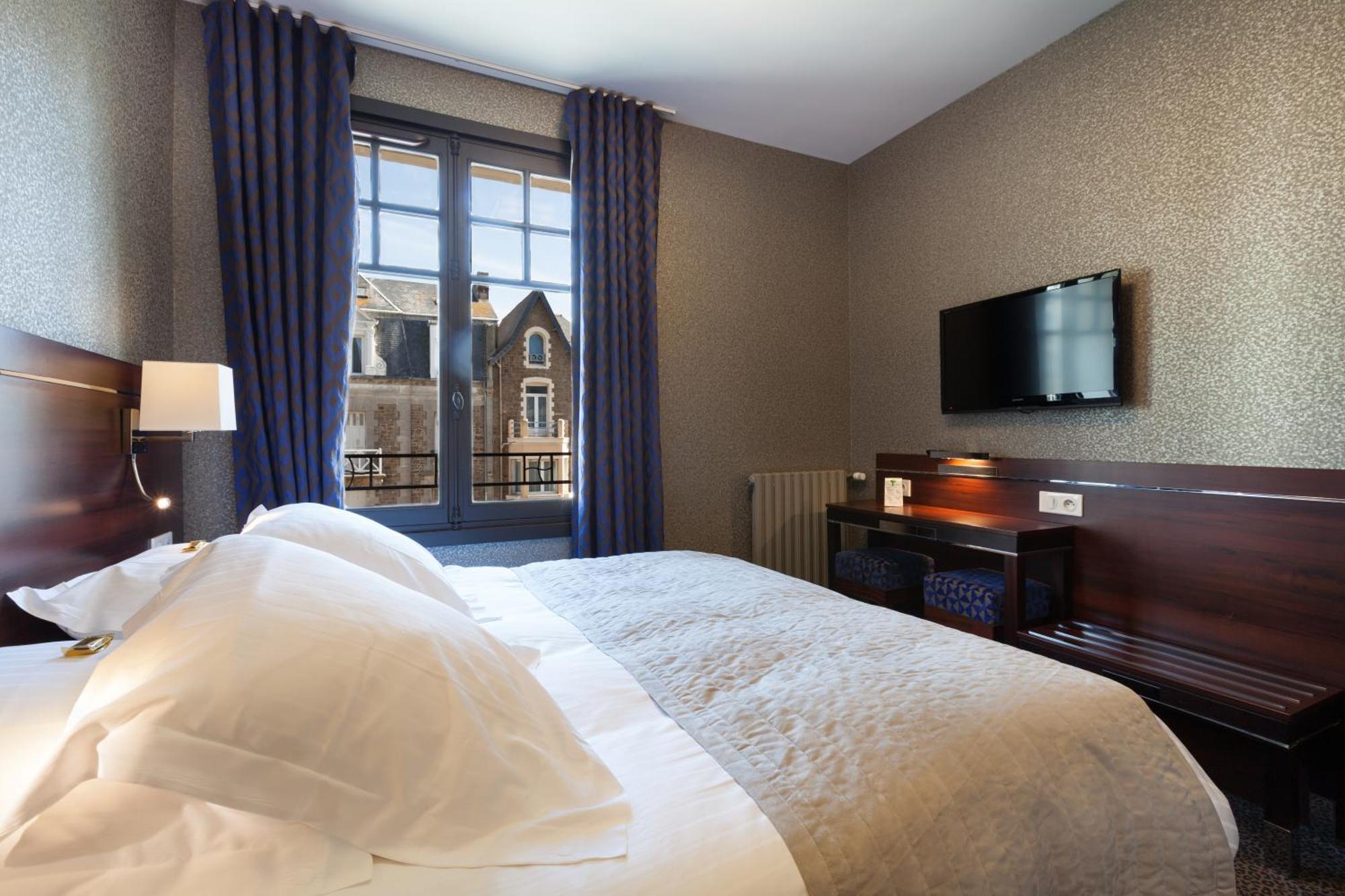 Double Room City-Side