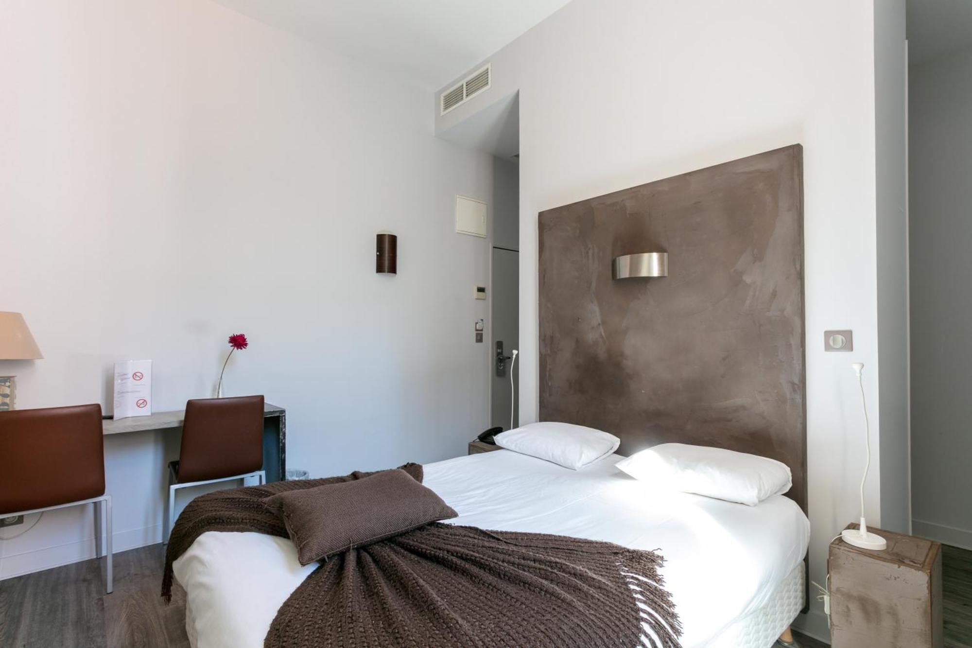Cosy Double Room Patio or Street view