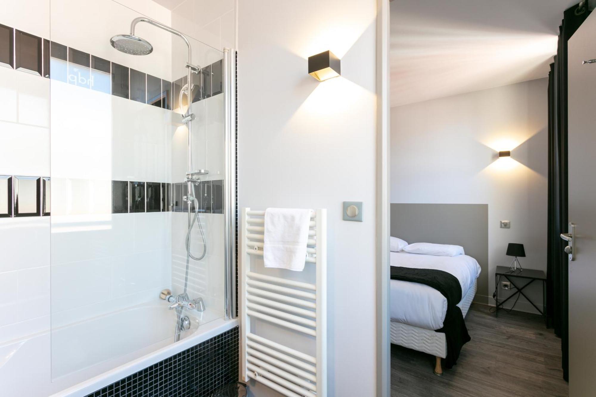 Cosy Double Room Patio or Street view
