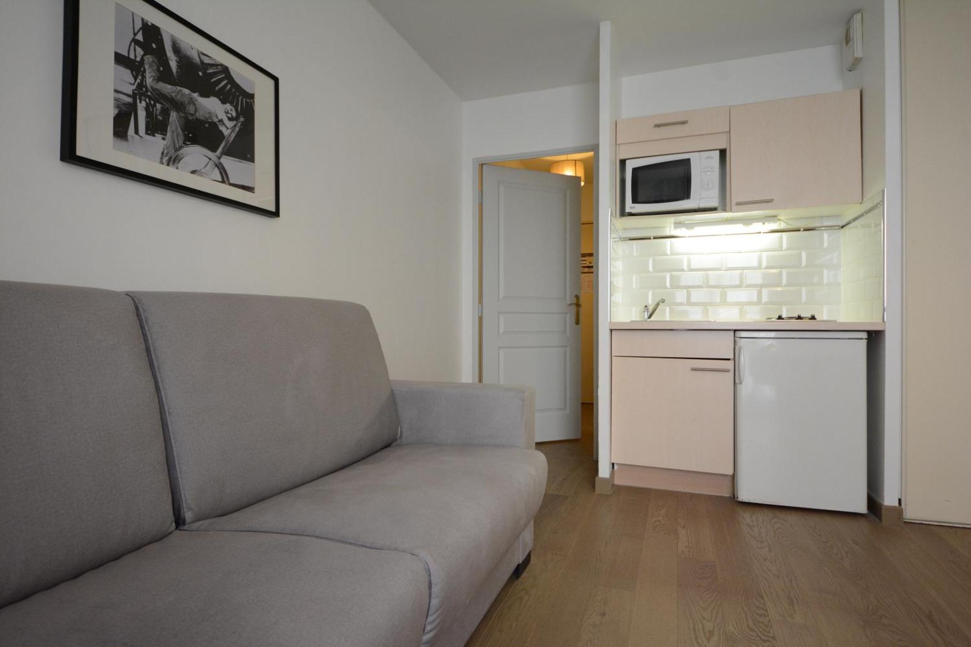 One-Bedroom Apartment