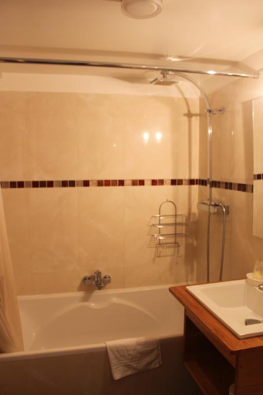 Superior Double Room Bath