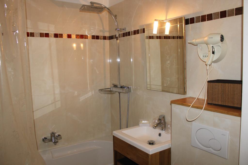 Superior Double Room Bath