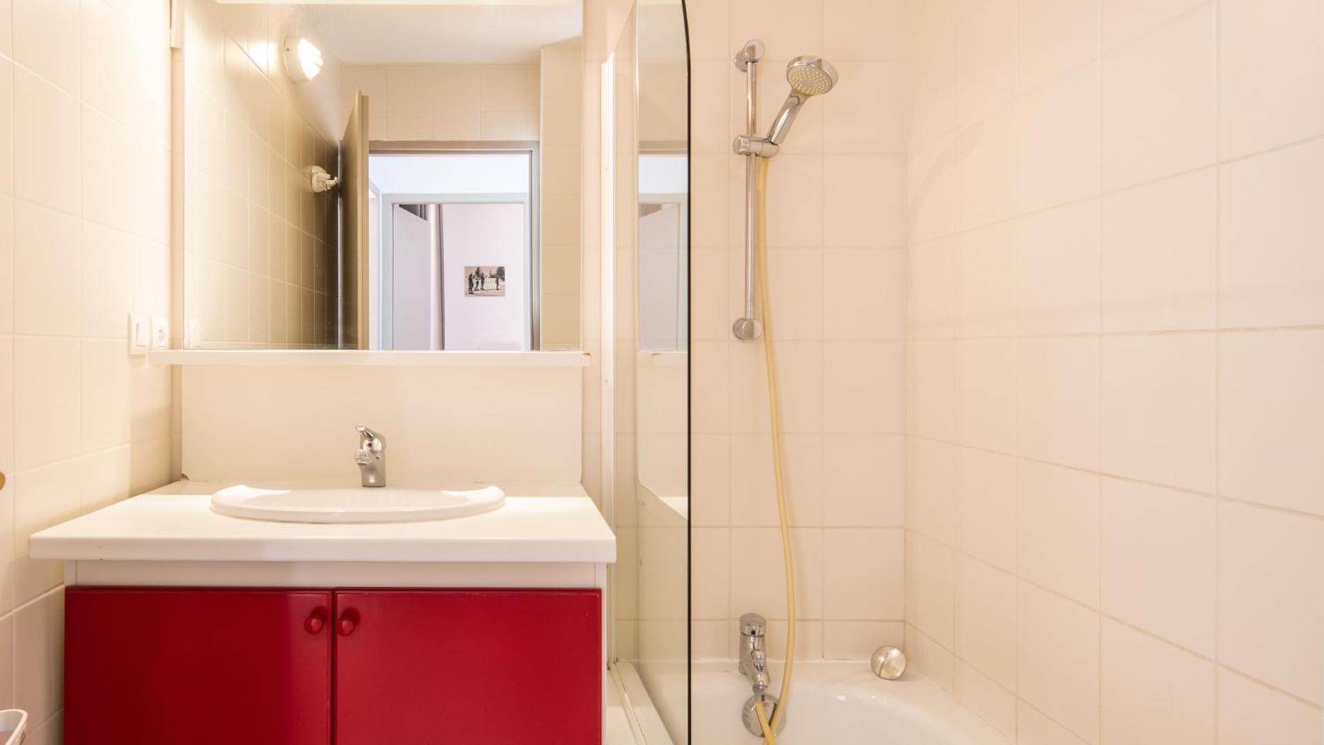 1 Bedroom Apartment sleeping area,1224245158:JPEG