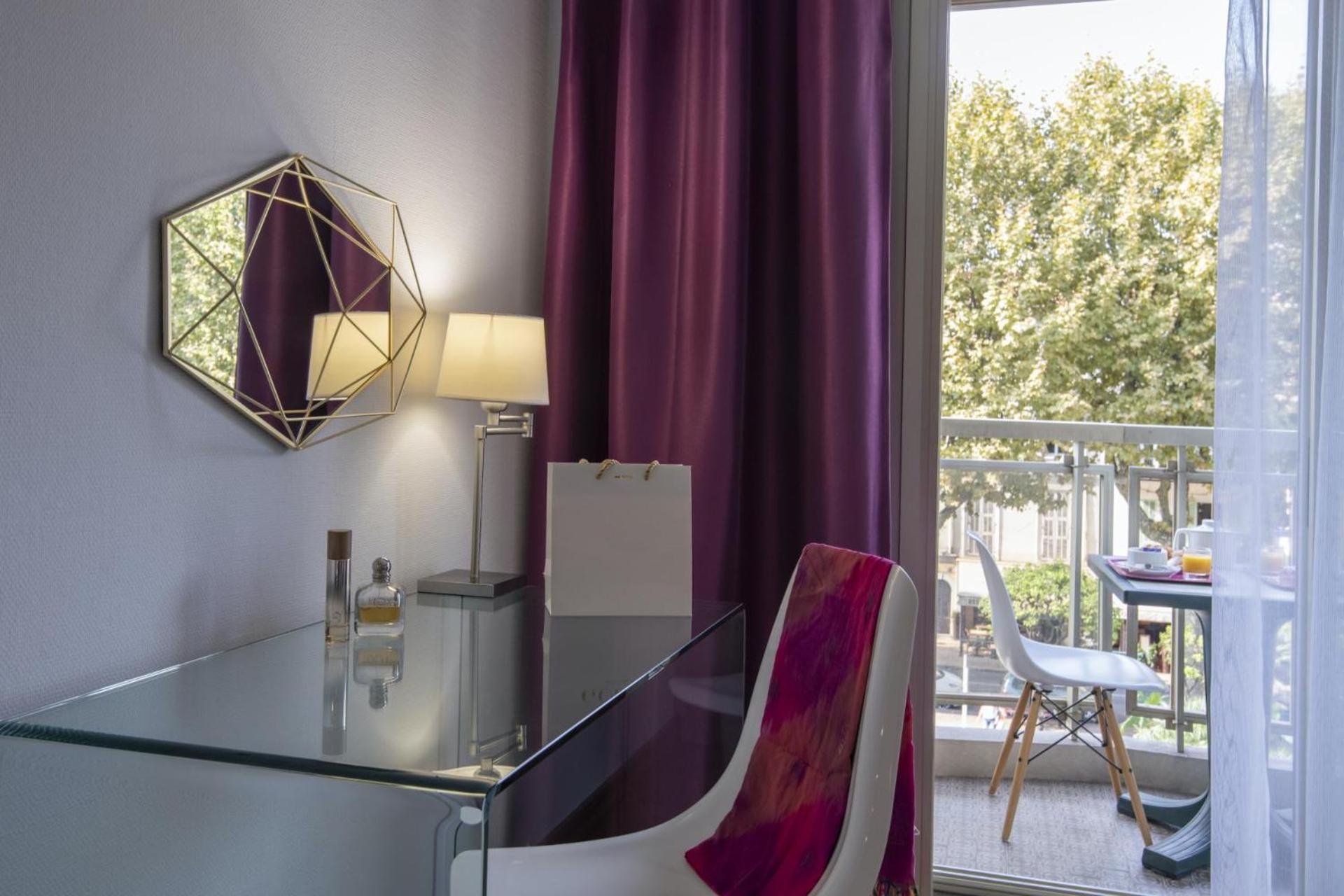 Deluxe Double Room Shower