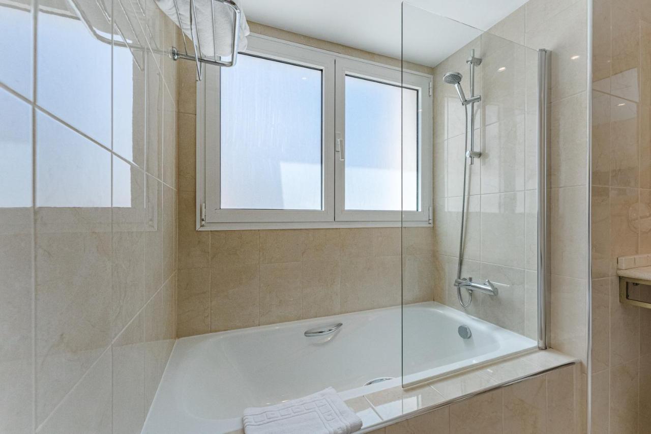 Comfort Triple Room Shower