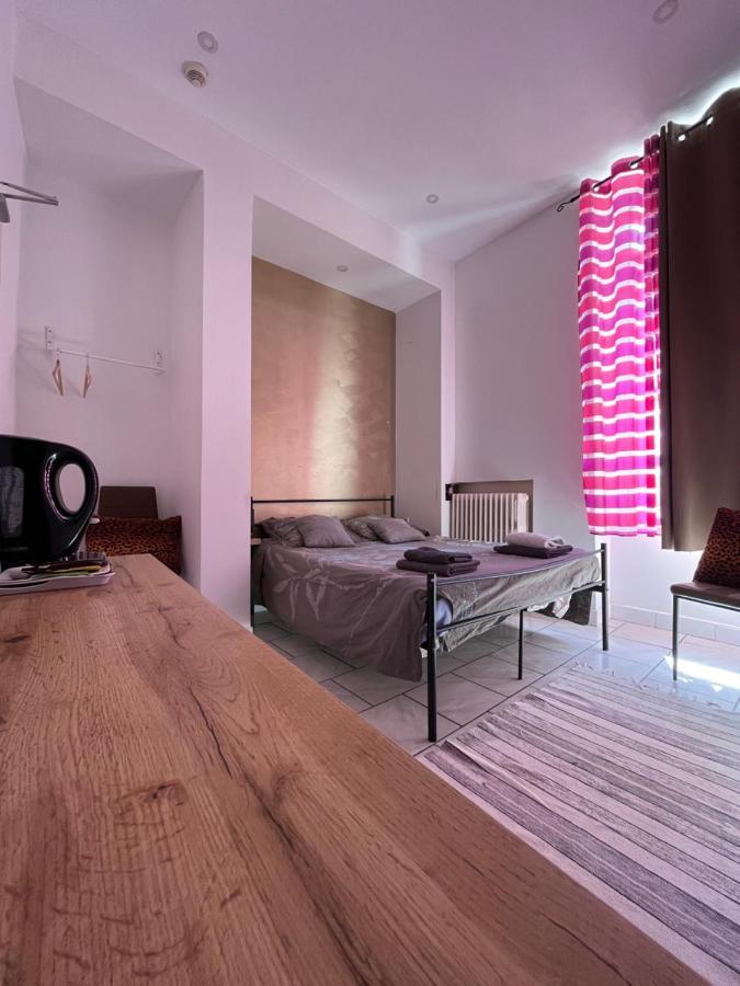 Habitación individual con aseo compartido y ducha privada