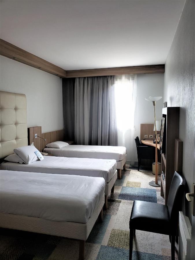 3 Single Beds