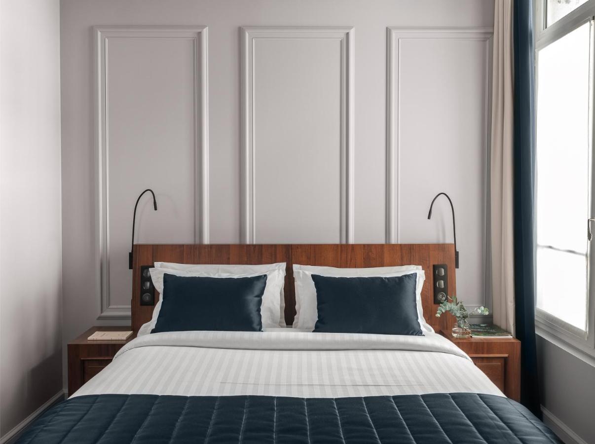 Alcove Room One Queen Bed