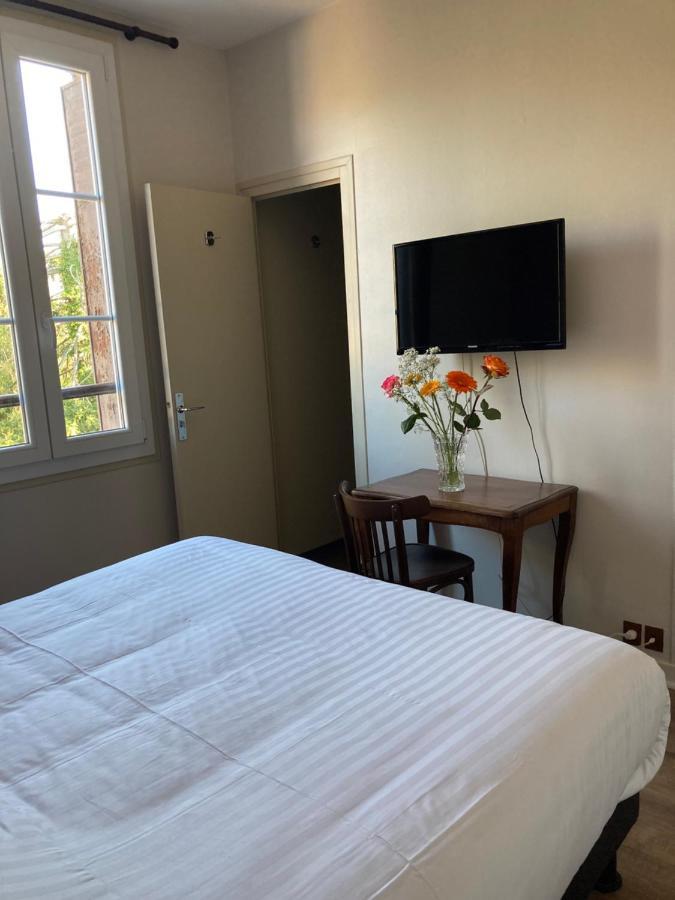 Standard Queen Room