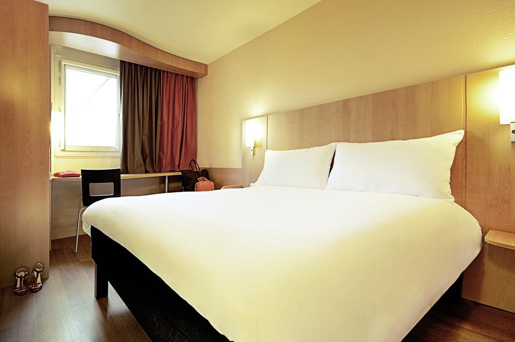 Two Adjacent Double Rooms (non connecting),1273689880:JPEG