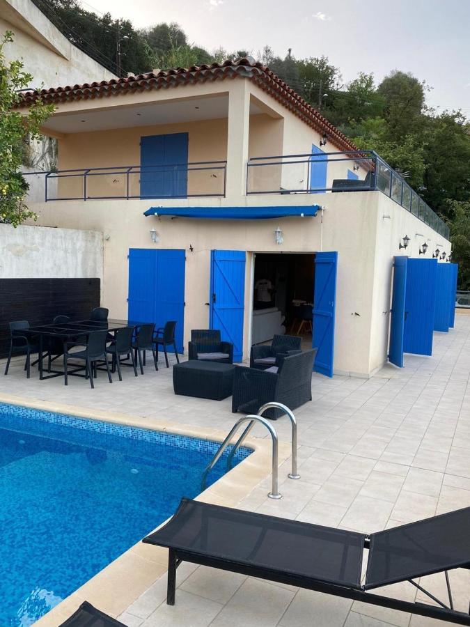 Villa com Piscina Privada