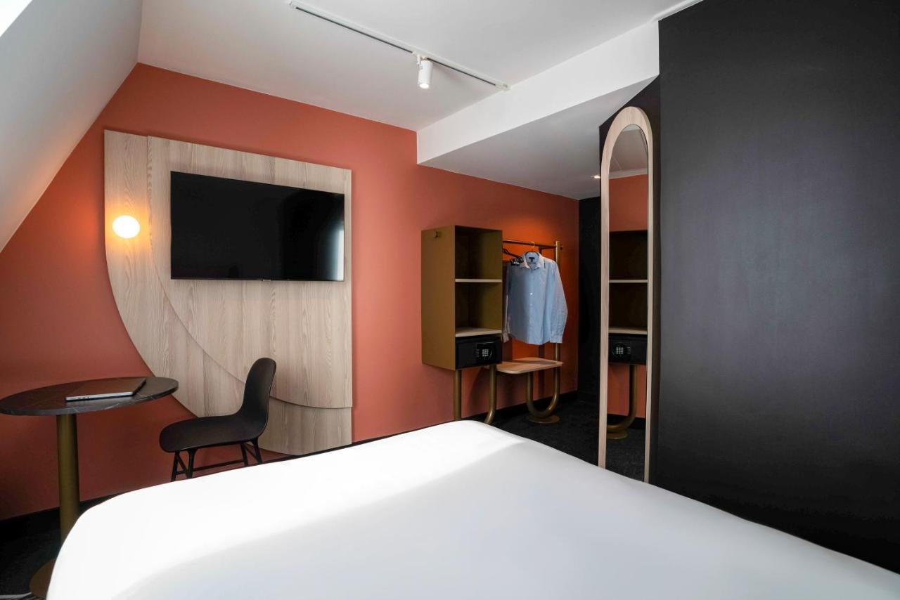 2 rooms next to each other 2 double rooms