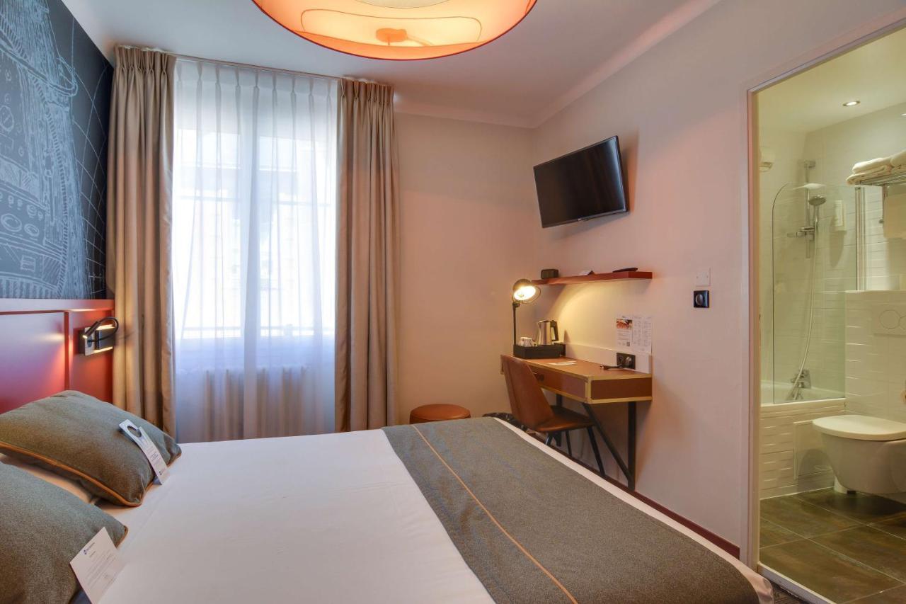 Chambre Lit Queen-Size Confort avec Climatisation