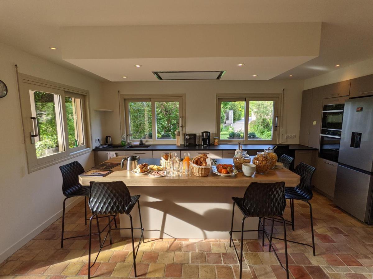 Five-Bedroom House,991411984:JPEG
