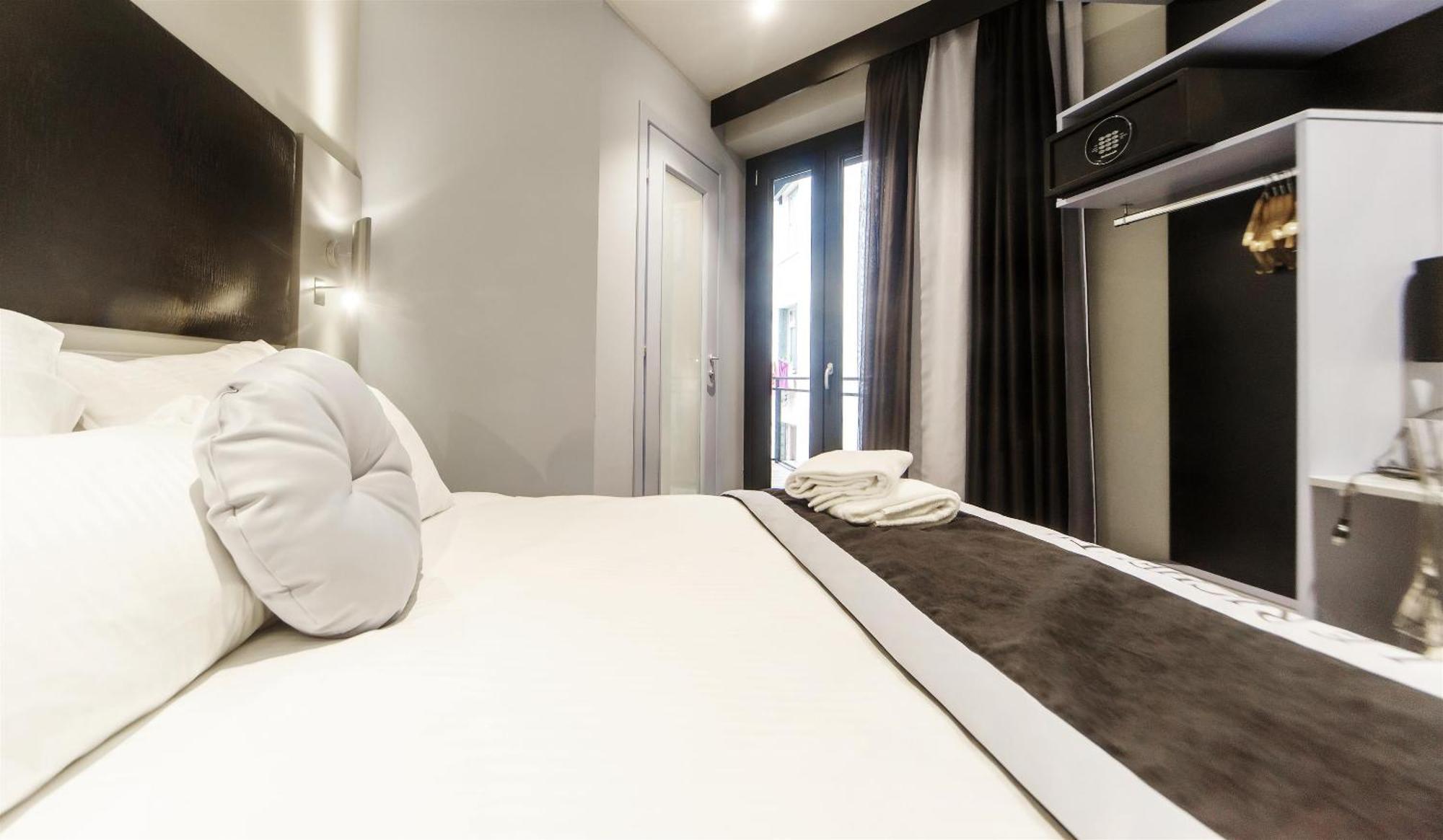 Standard Single Room Double Bed Train Side