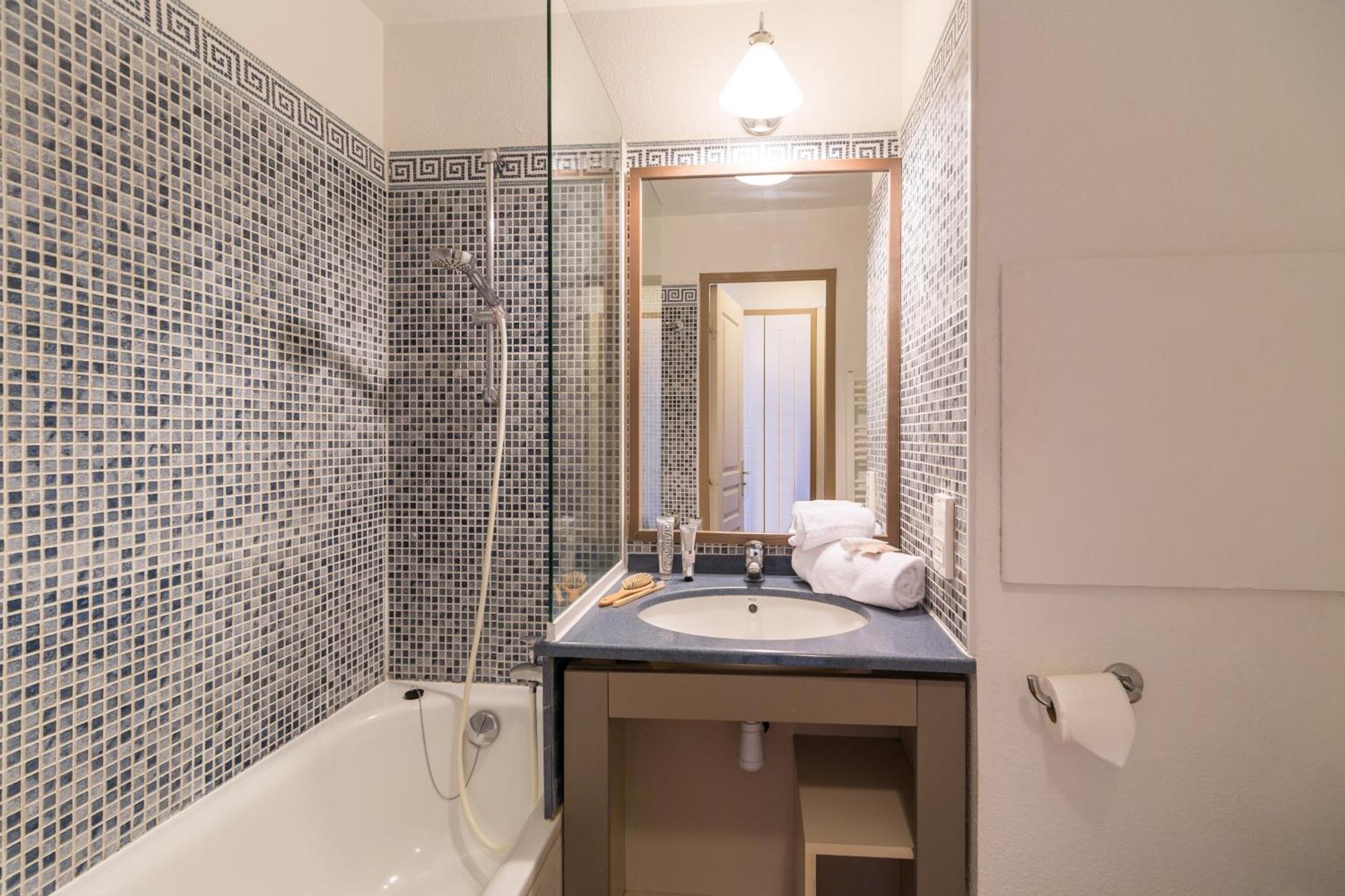 Studio Sleeping Alcove Air conditioning Terrace or Balcony Sea View,1357400060:JPEG