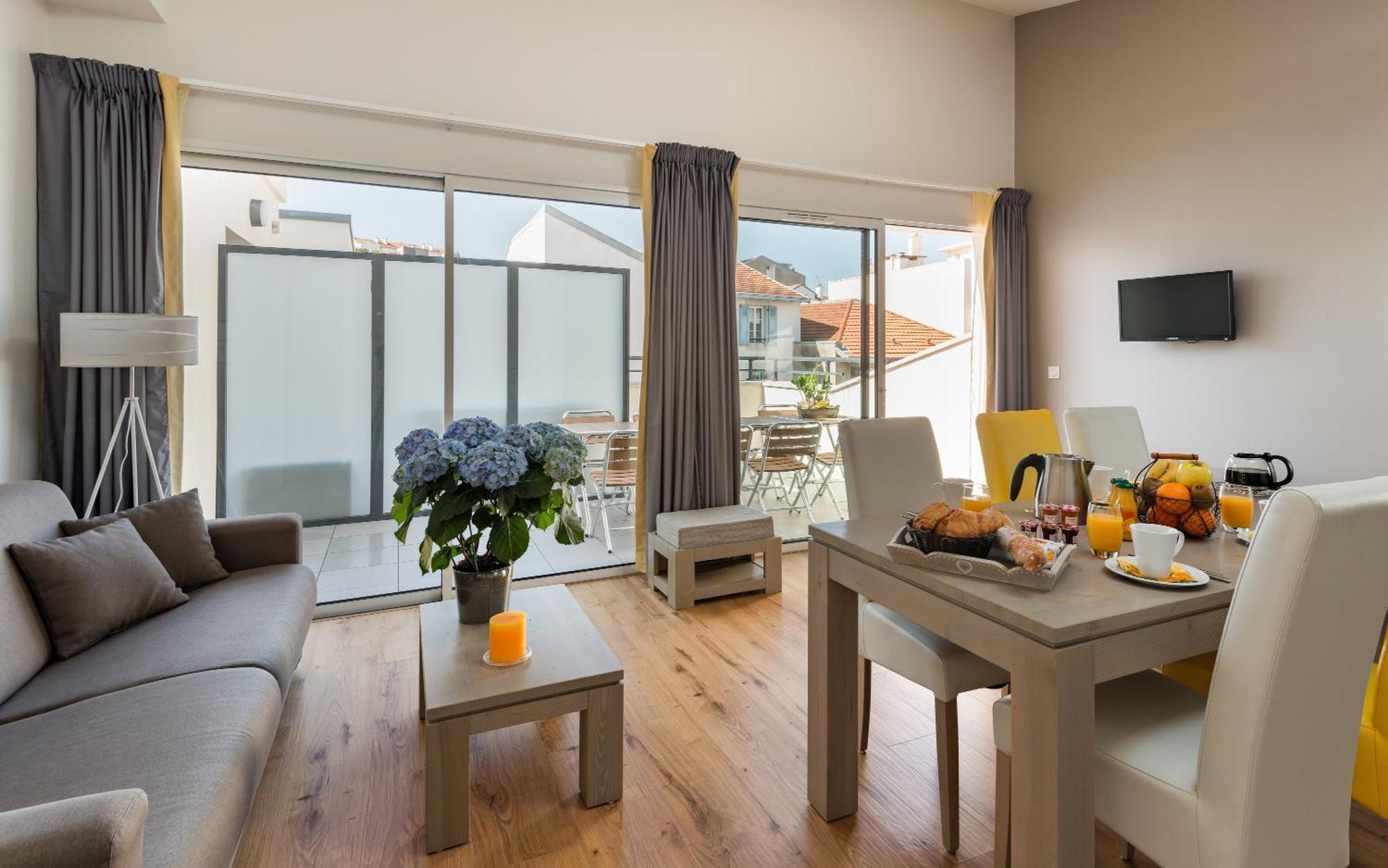 One-Bedroom Alcove