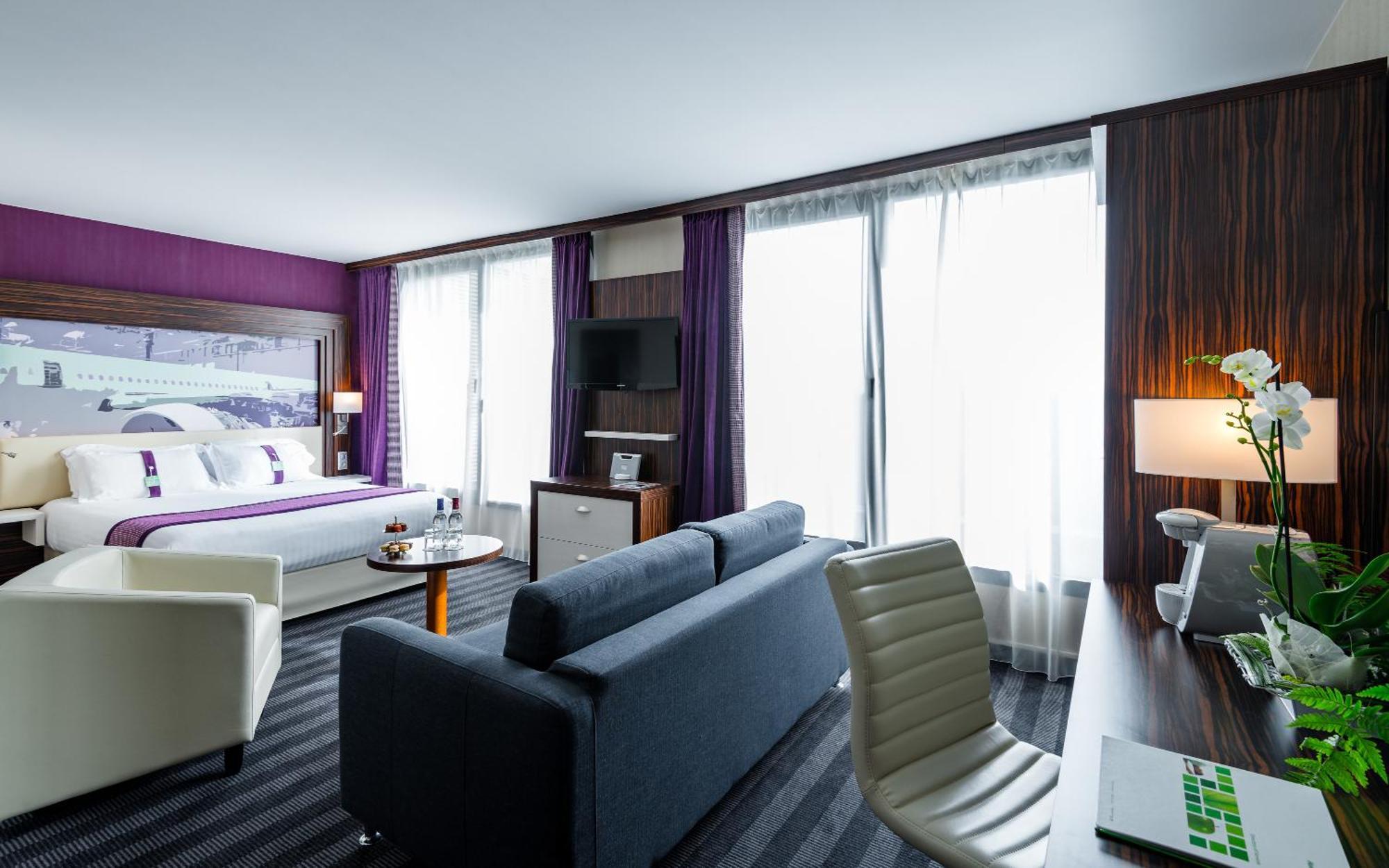 Premium Queen Room sofa bed,1498577419:JPEG