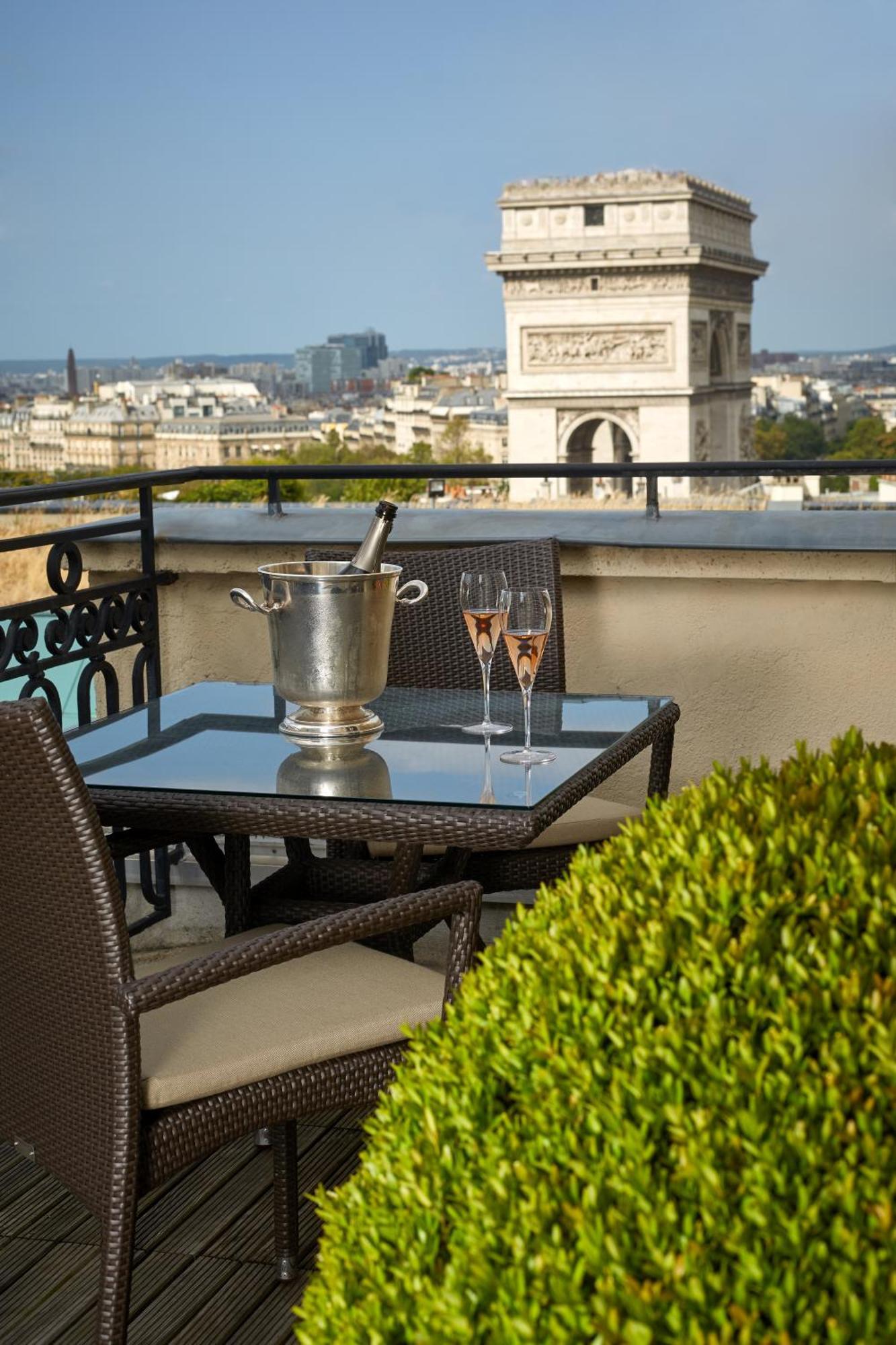 Suíte Parisiense com Terraço e Vista da Torre Eiffel e Arco do Triunfo