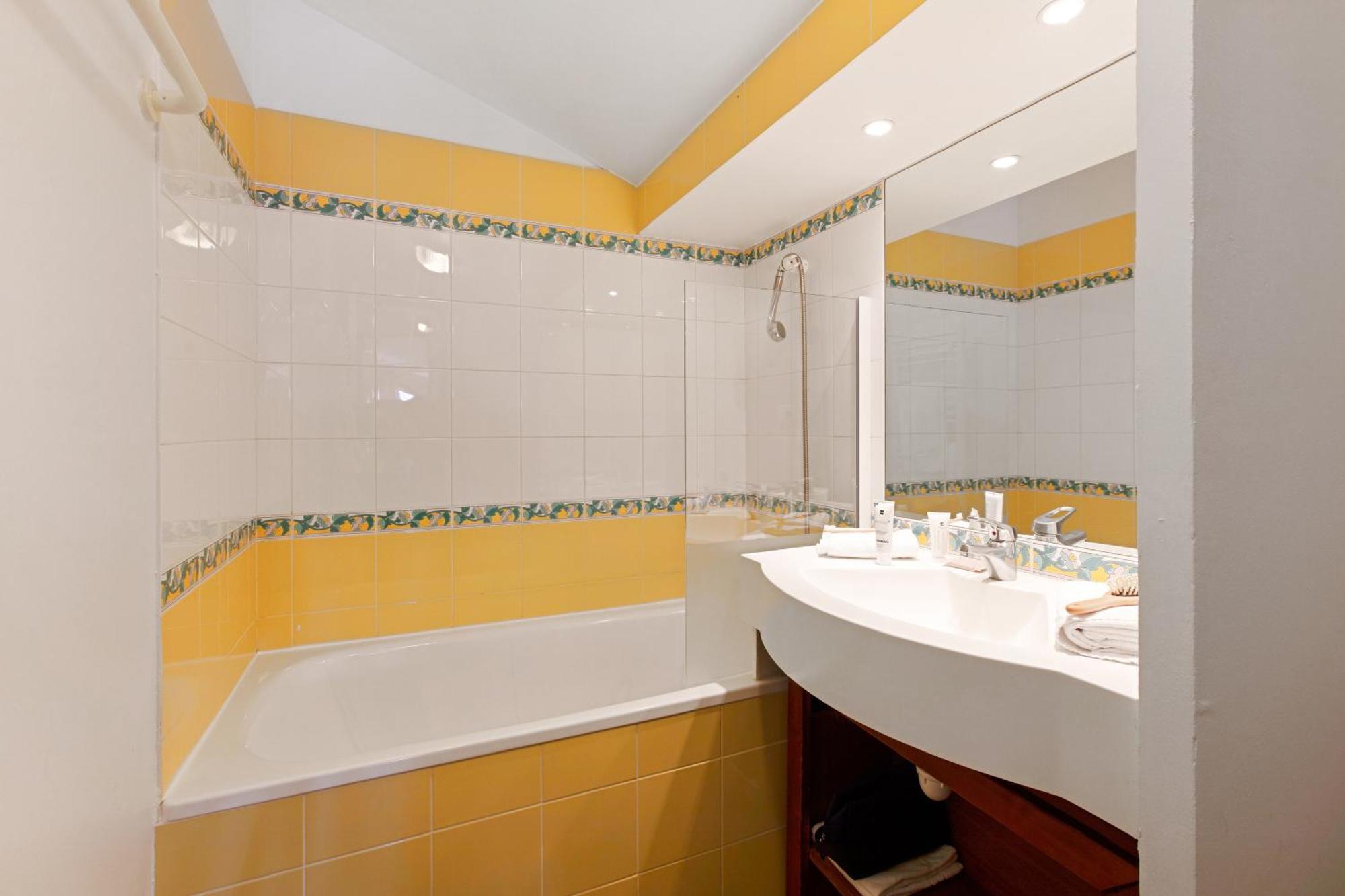 One-Bedroom Apartment with Sleeping Alcove - Mountain View (6 People)