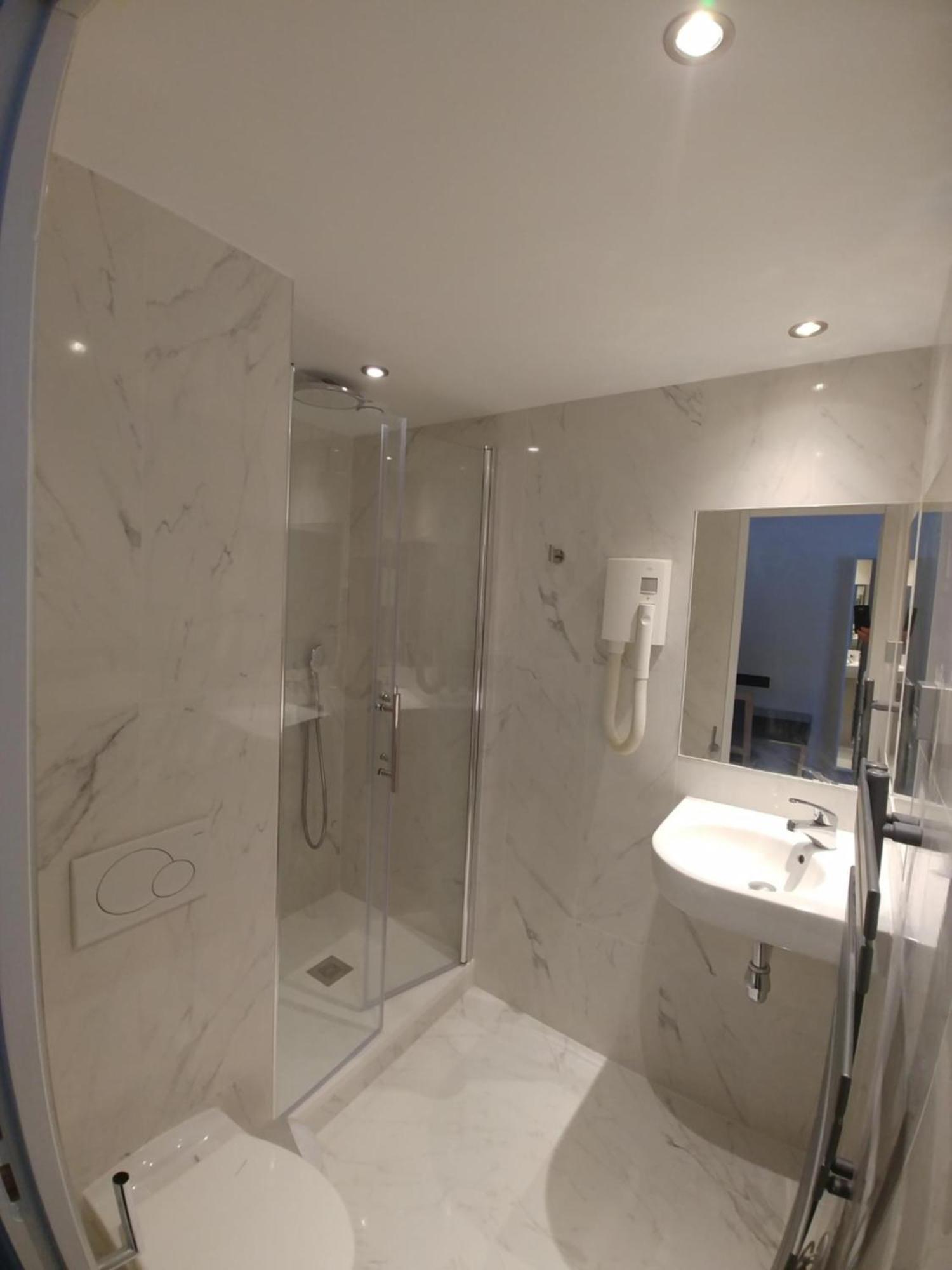 Large Double or Twin Room