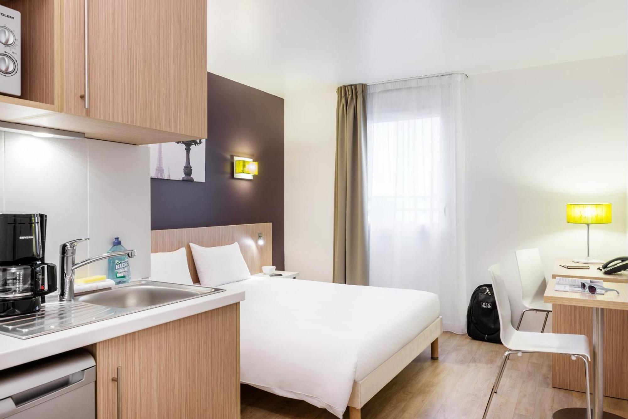 Large Studio with 1 Double Bed (2 Adults),323707816:JPEG