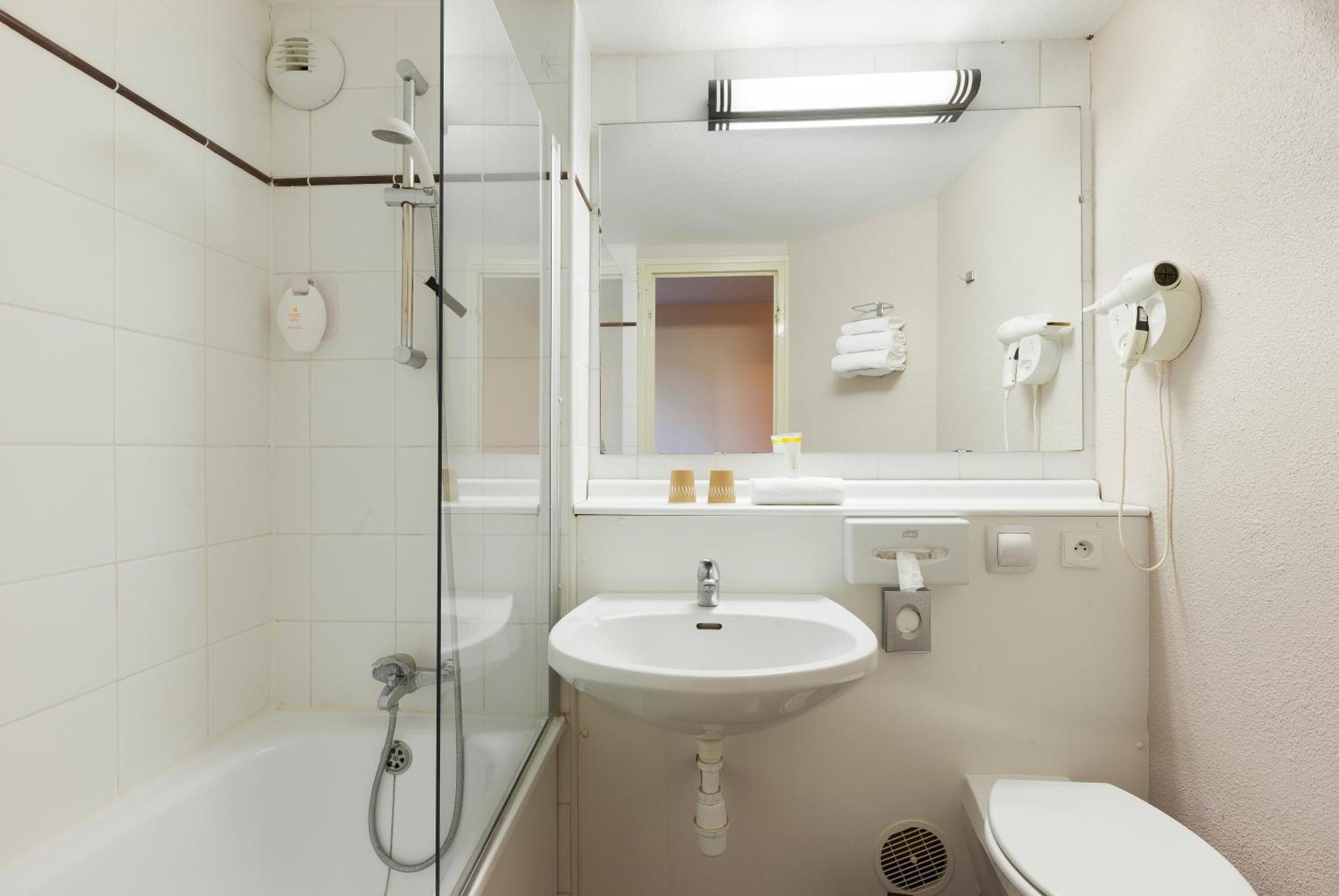 Standard Triple Room Non Smoking,1215261475:JPEG