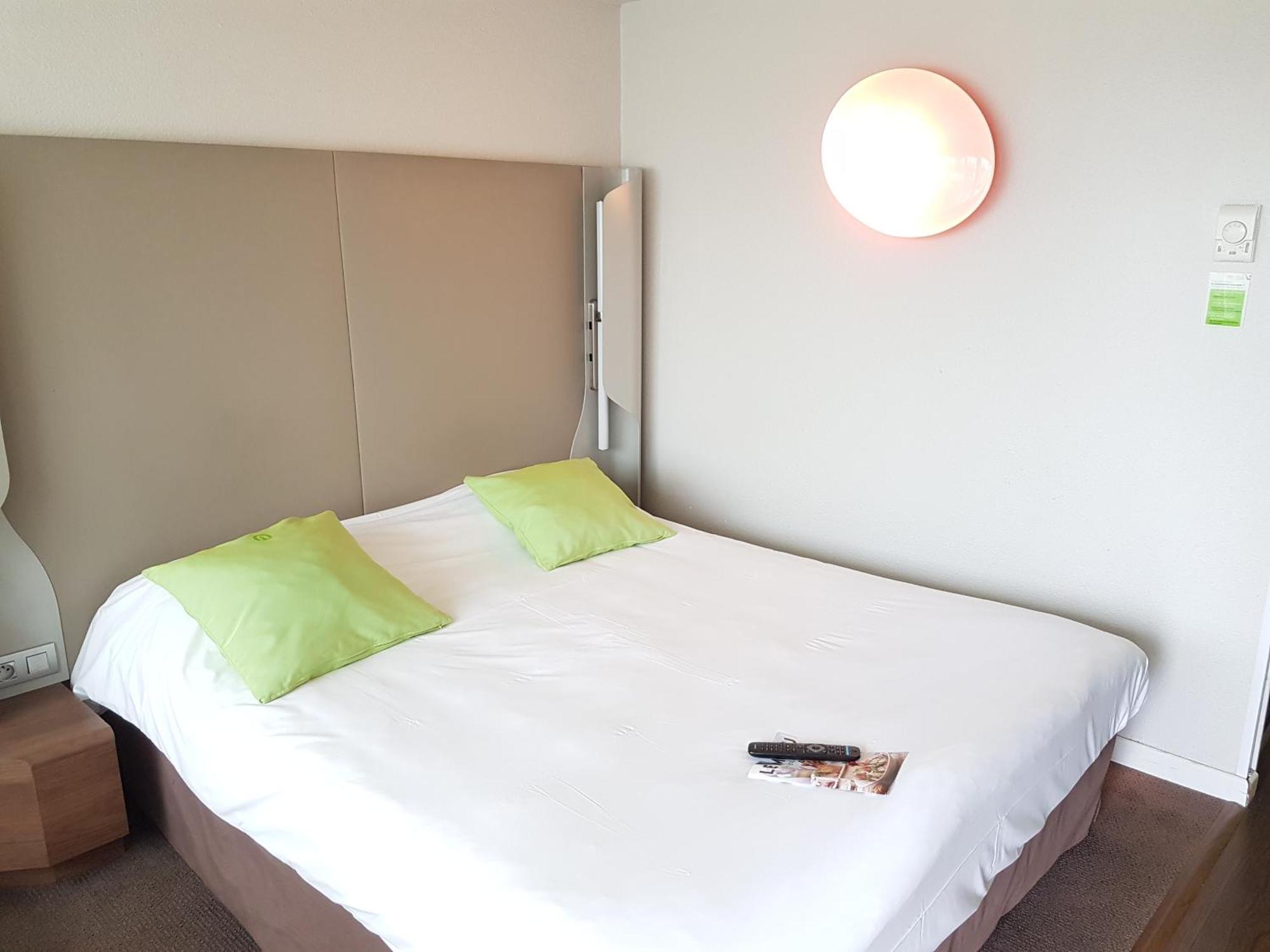 Standard Twin Room One Single Bed Up to Ten Years