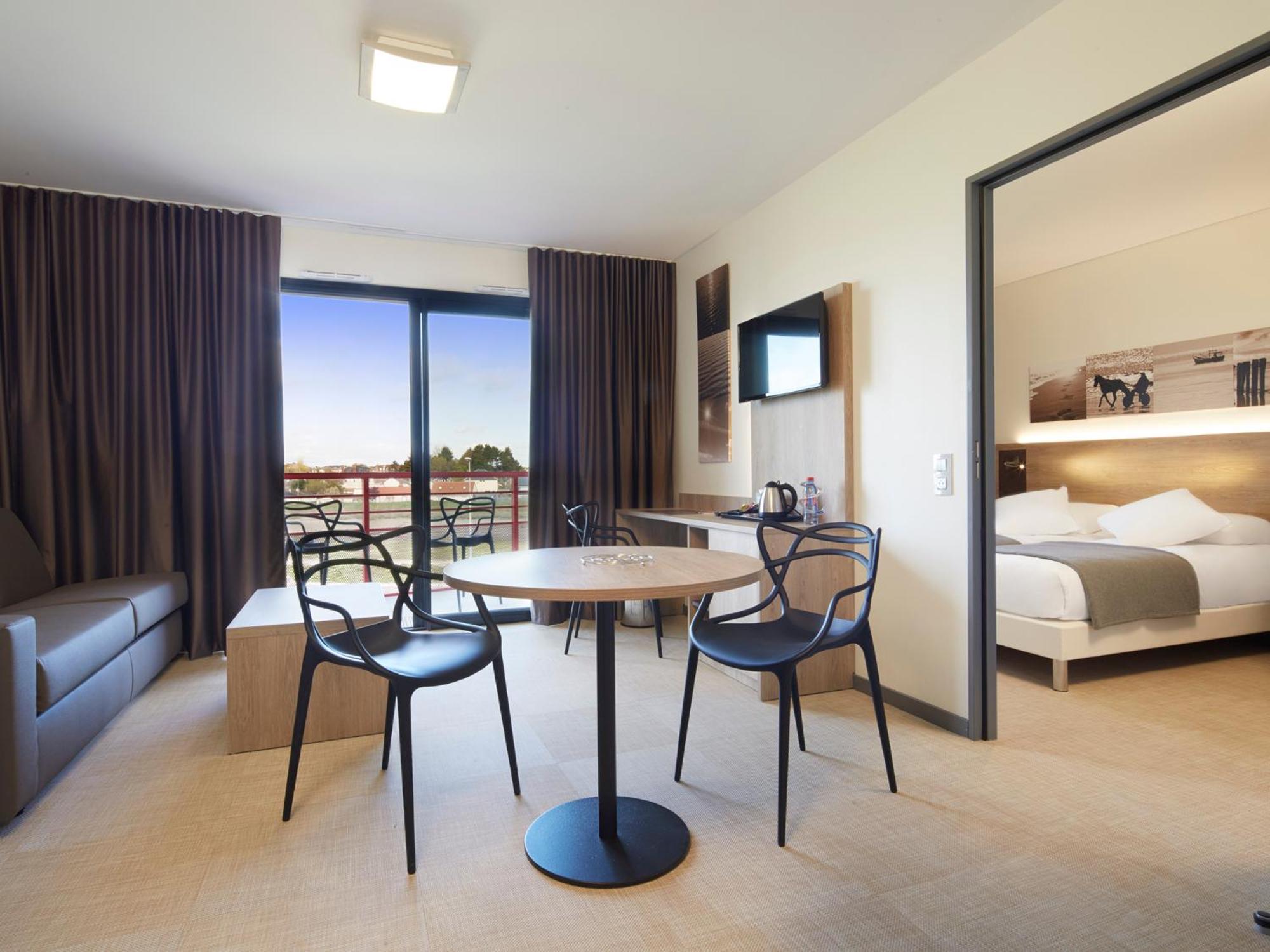 One-Bedroom Apartment 2 Single Beds 1 Sofa Bed