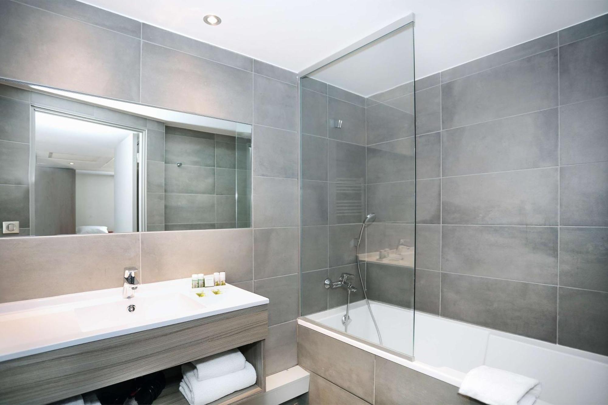Chambre Lit Queen-Size Confort - Non-Fumeurs