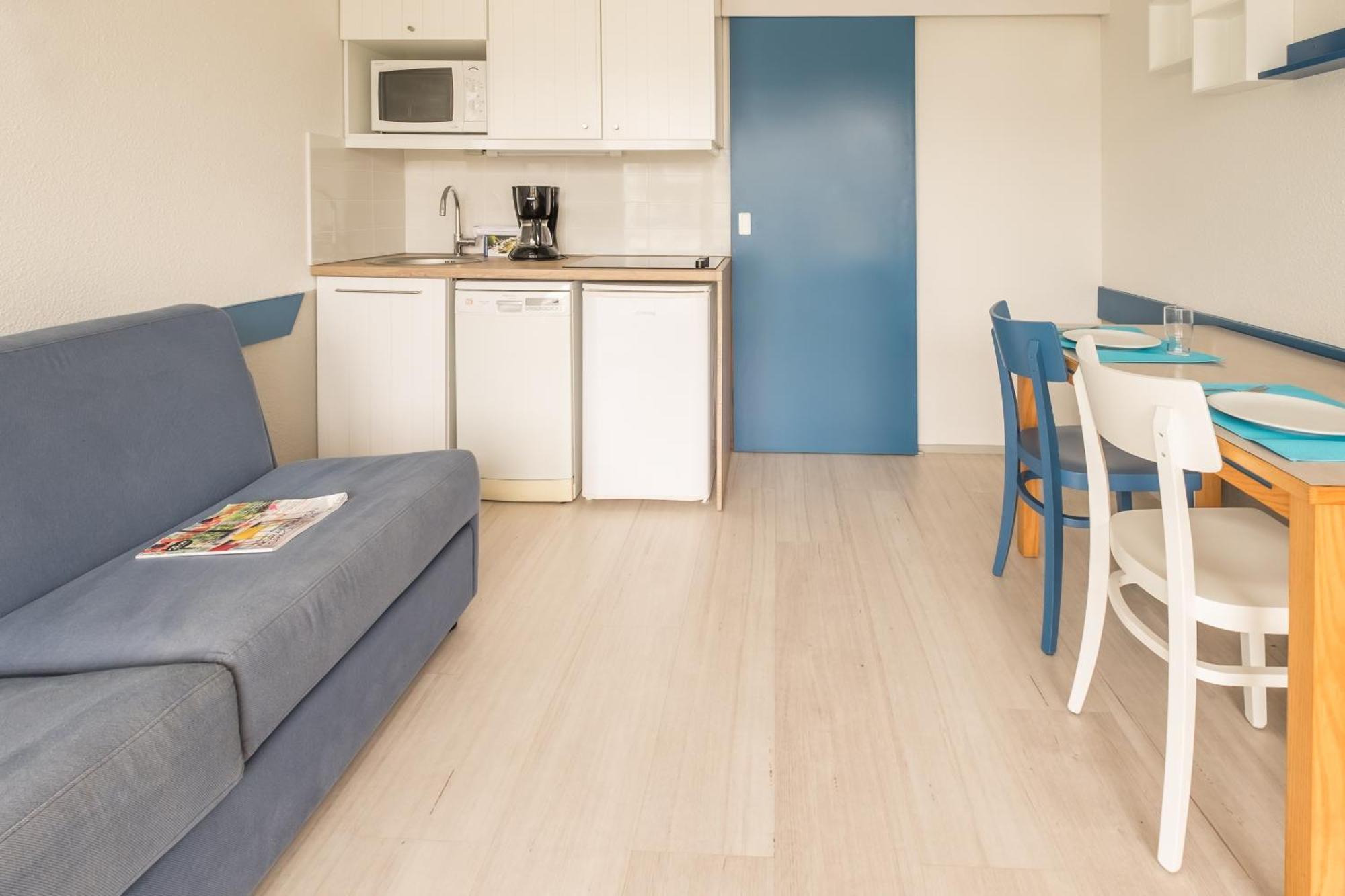 Studio with Balcony (2 people),1279379755:JPEG