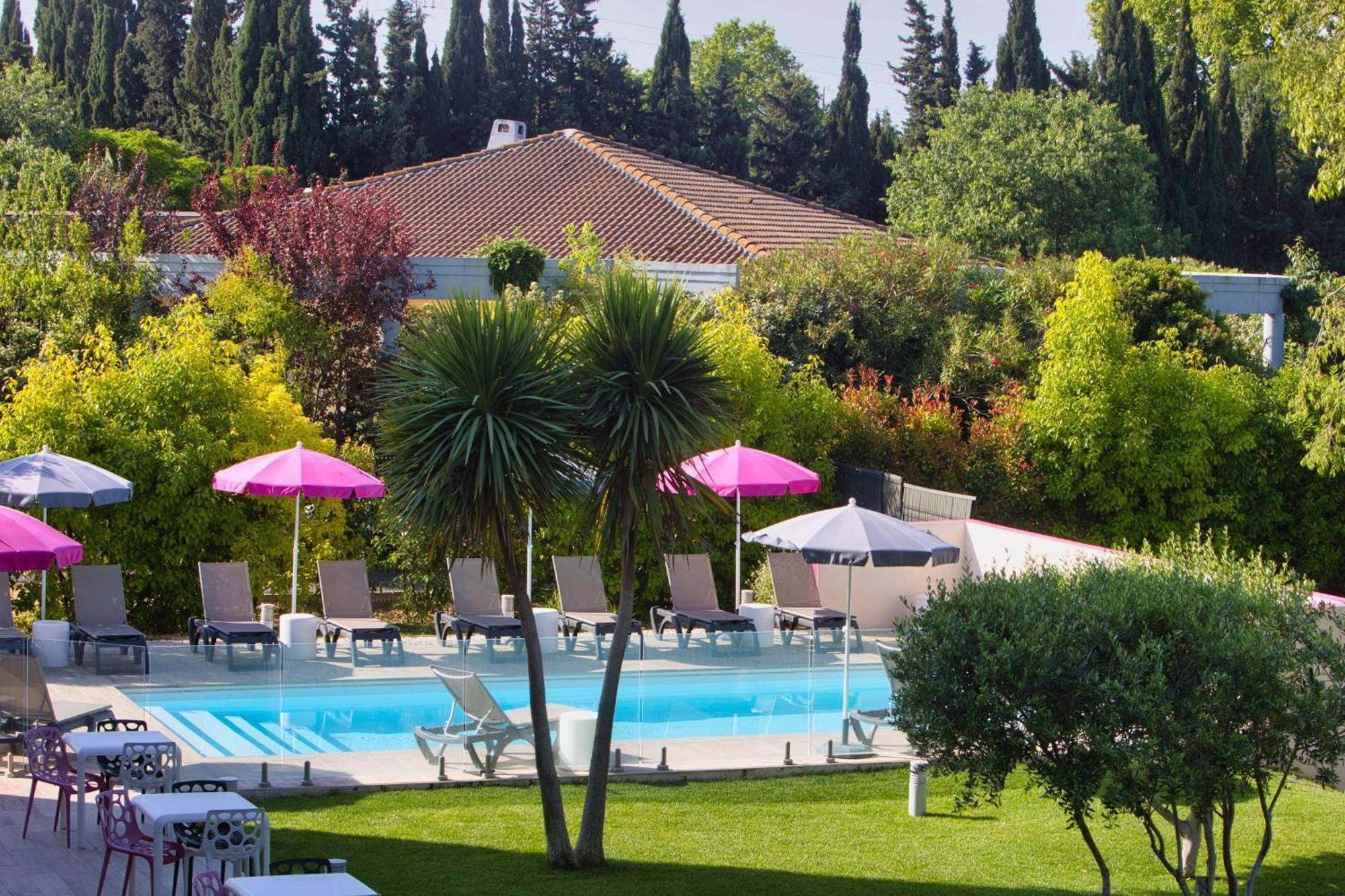 Suite Junior Lit King-Size avec Canapé-Lit - Non-Fumeurs - Vue sur Piscine