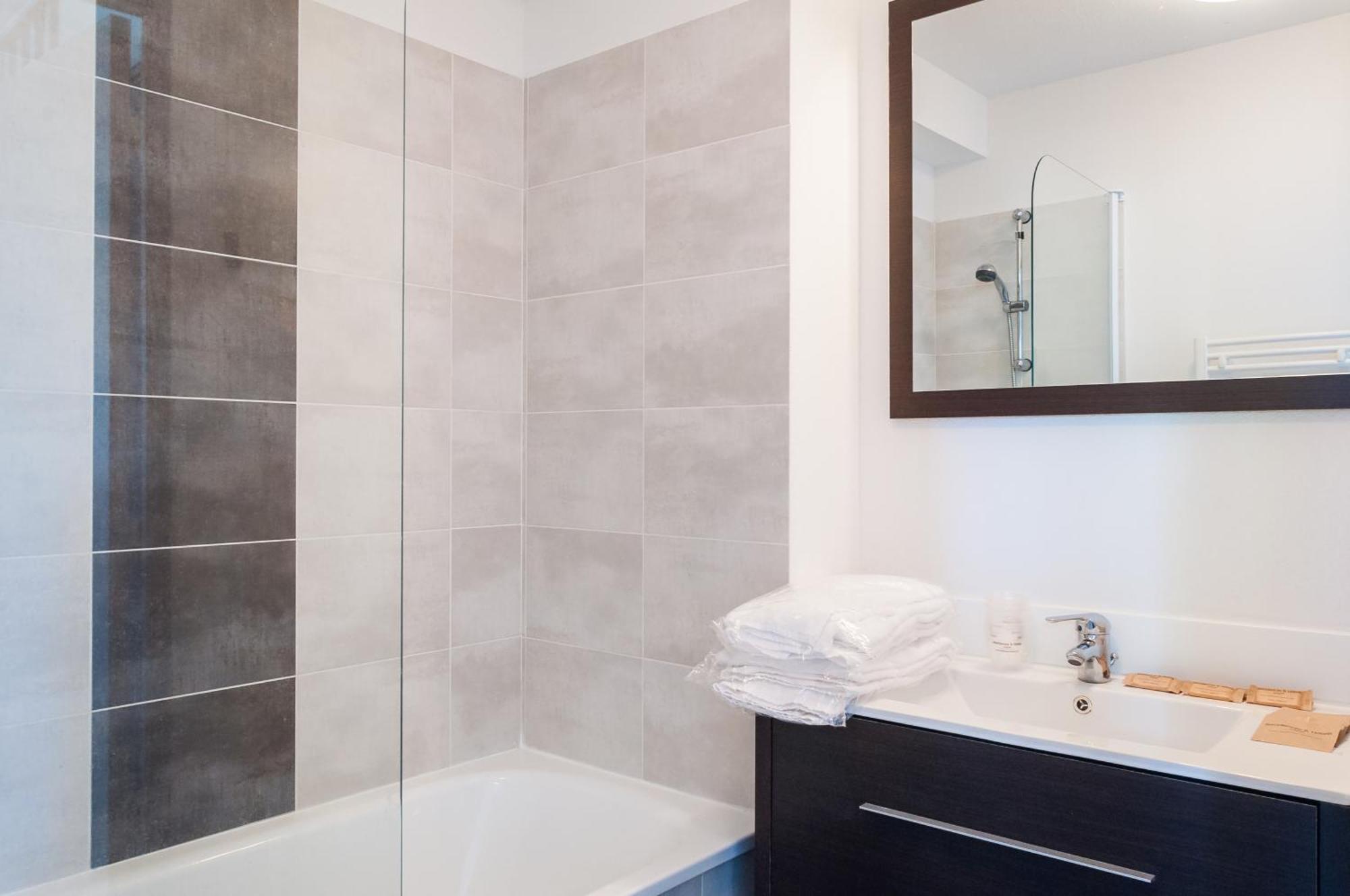 Two-Bedroom Apartment,1284853657:JPEG