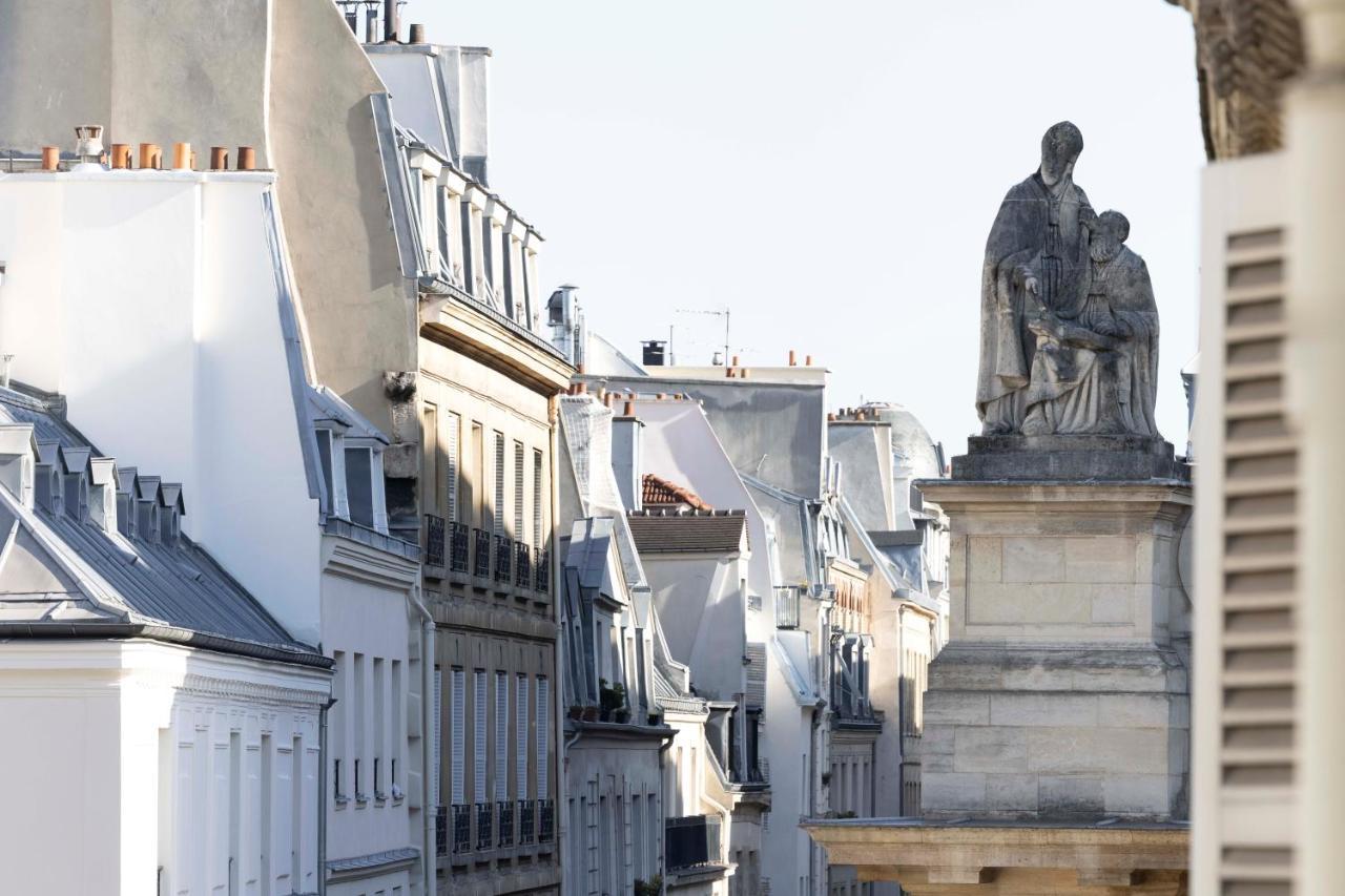 Parisian Balcony,1273901659:JPEG