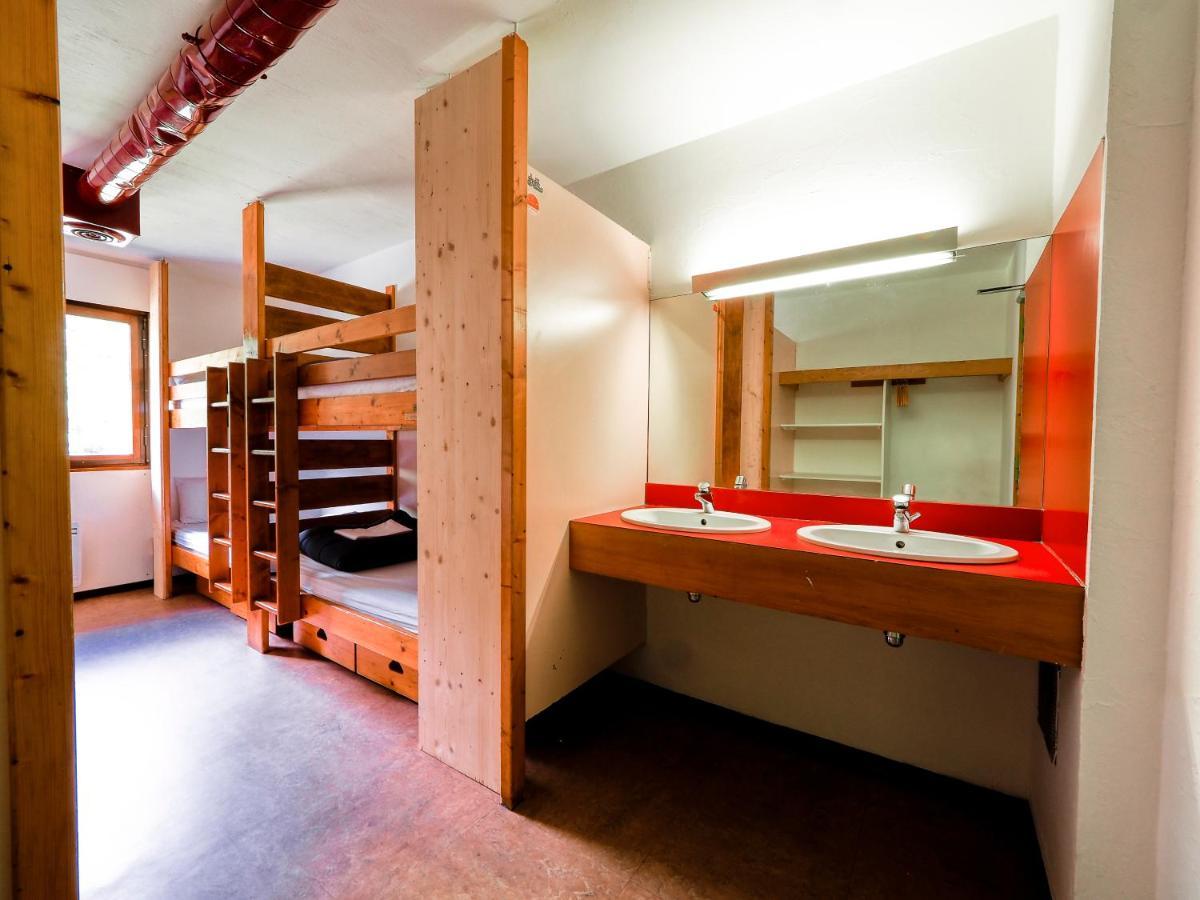 Bed 4 to 6-Bed Female Dormitory –