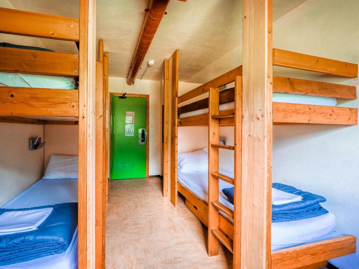 Bed 4 to 6-Bed Female Dormitory –