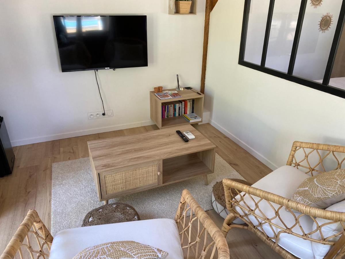 Chambre Lit Queen-Size - Vue sur Piscine