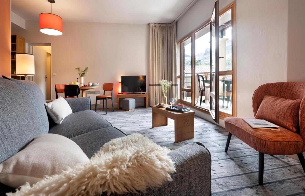 One-Bedroom Apartment Balcony Mountain View