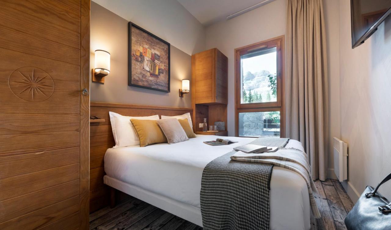 One-Bedroom Apartment Balcony Mountain View