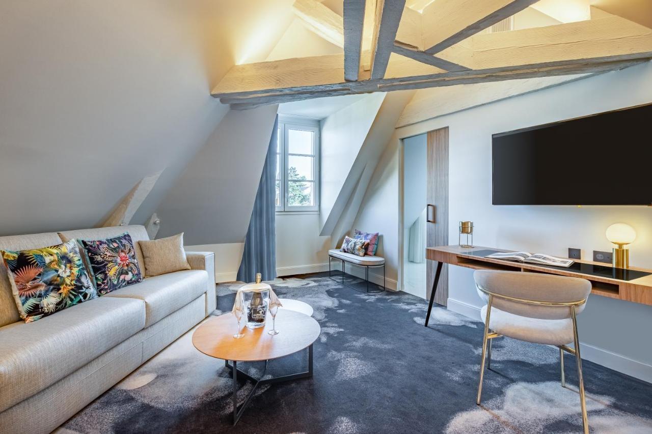 Suite,1300724134:JPEG