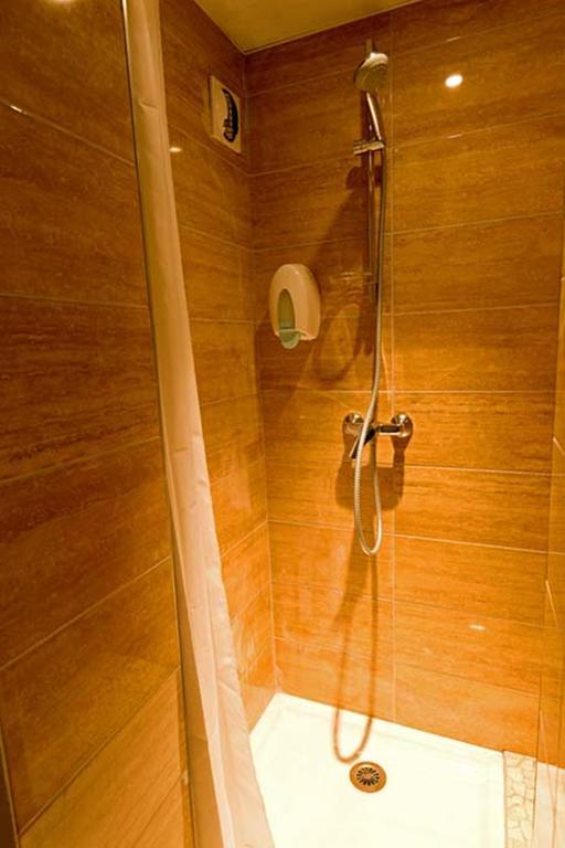Comfort Double Room Shower,1710131197:JPEG
