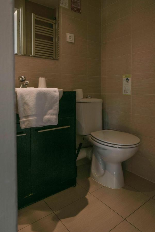 Twin Room,1303543642:JPEG