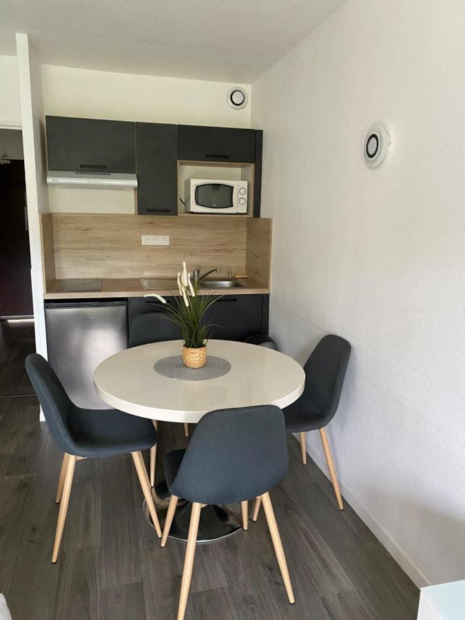 One Bedroom Apartment Kitchen