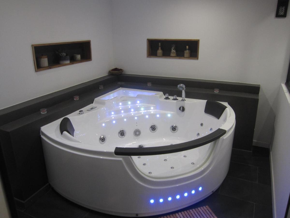 Queen Suite Spa Bath